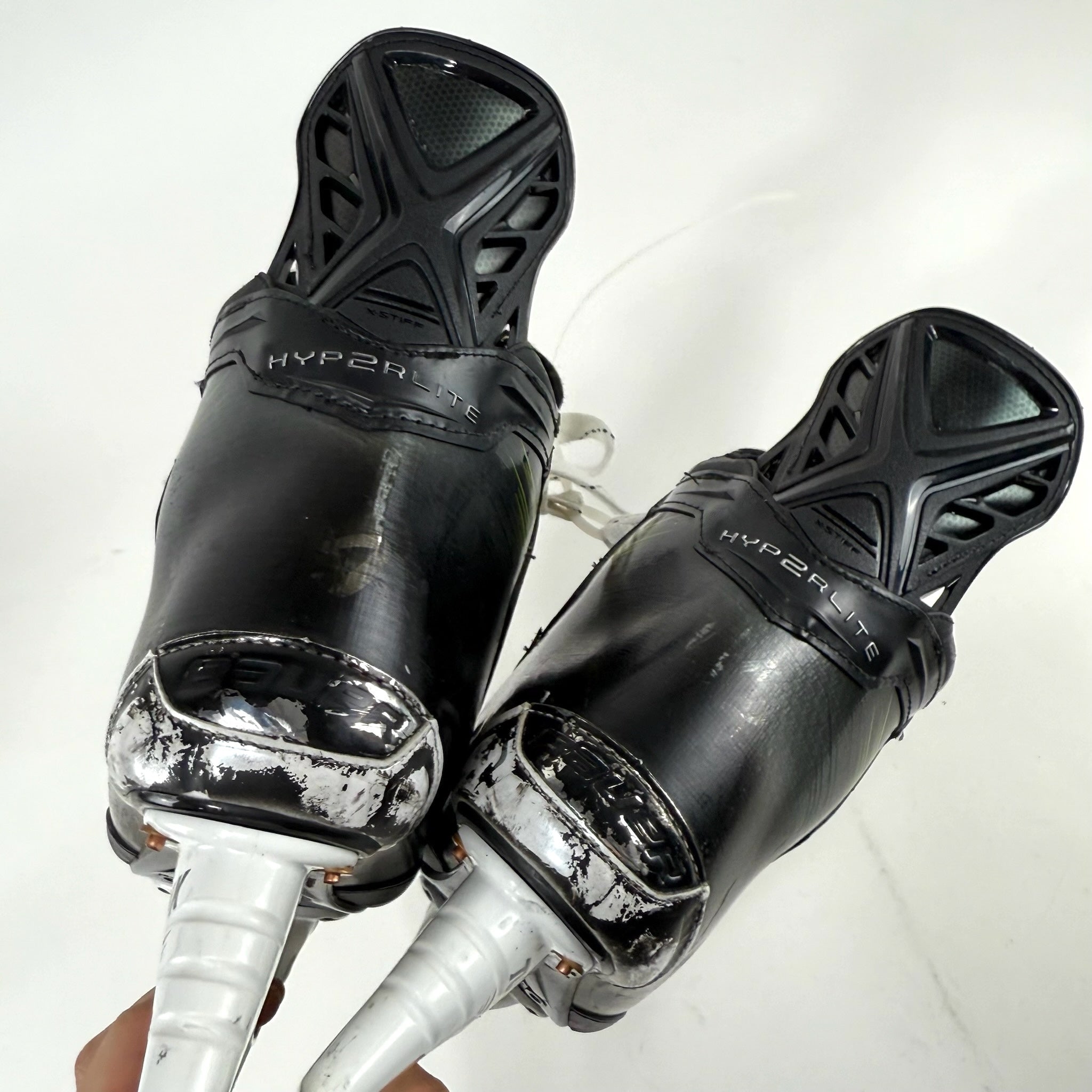 Used Black Bauer Vapor Hyperlite 2 Skates | 10 E | D219 - Top Flight Hockey