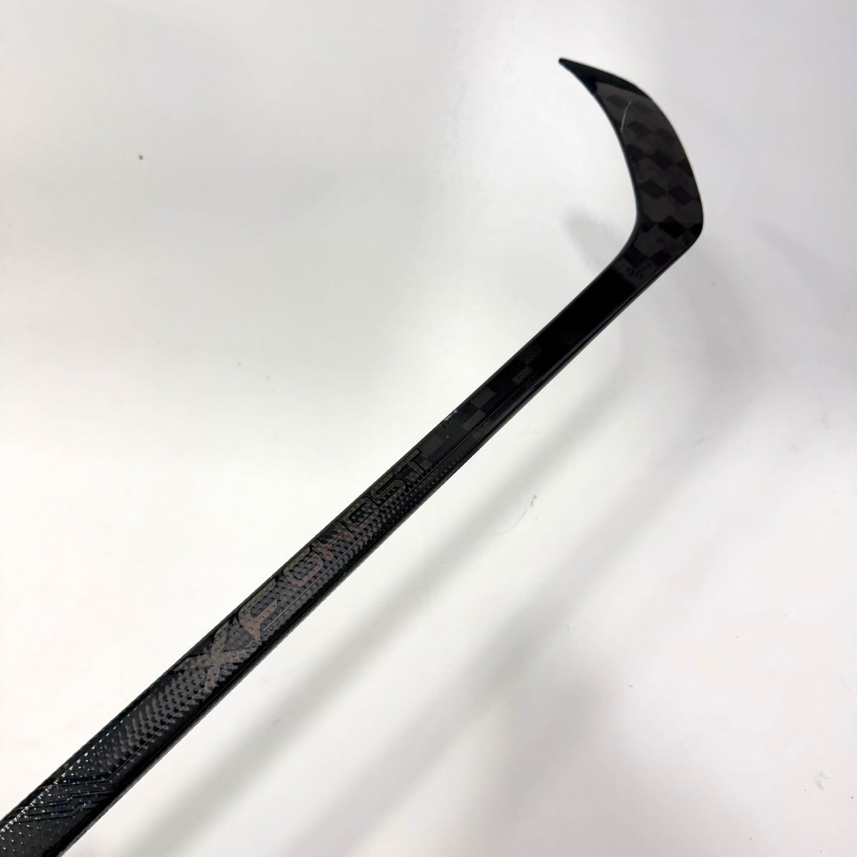 Used Right CCM Tacks XF Ghost | 75 Flex P28 Curve Grip | AB184 - Top Flight Hockey