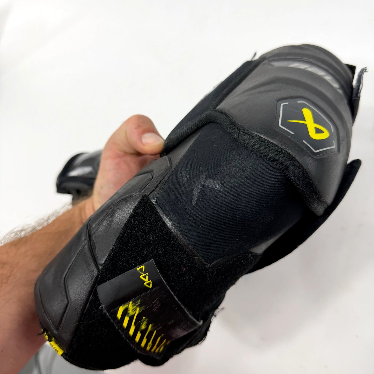 Used Bauer Supreme Mach Elbow Pads | Senior Medium | AB538