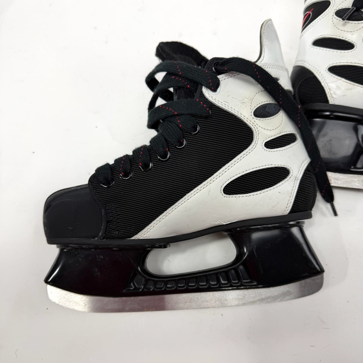 Used Nike Zoom Air Hockey Skates | Youth Size 4.5