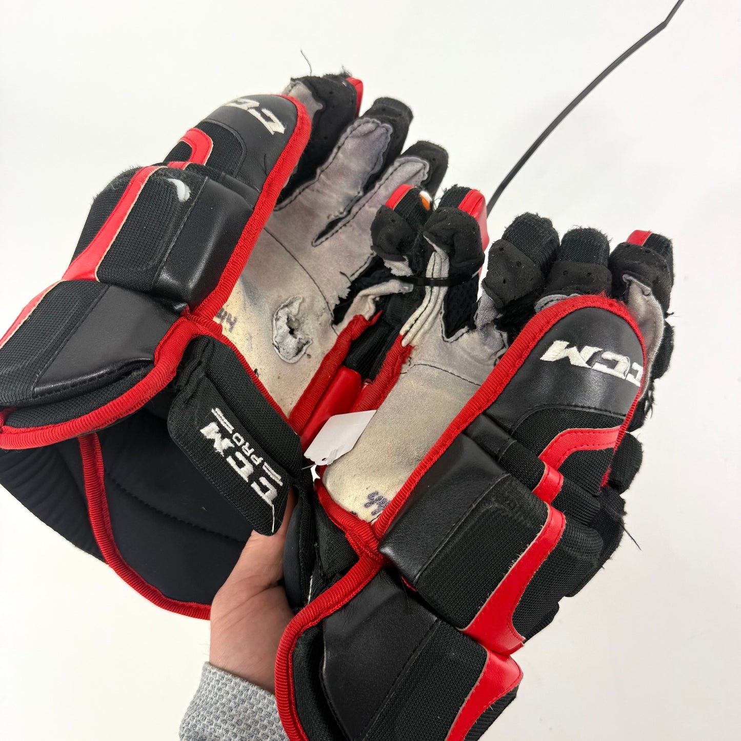 Used Blackhawks CCM HGCL Gloves 14" | L374