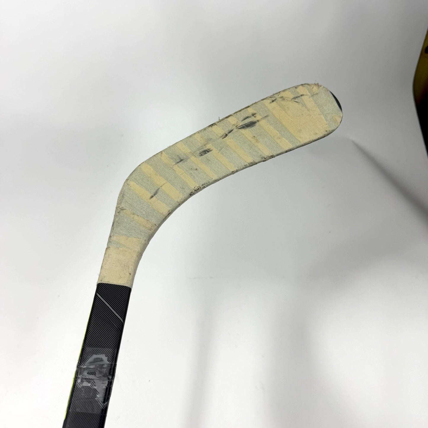 Broken Right CCM Super Tacks AS3 Pro | 90 Flex P92 Curve Grip | Blackhawks Collin Blackwell | CH7