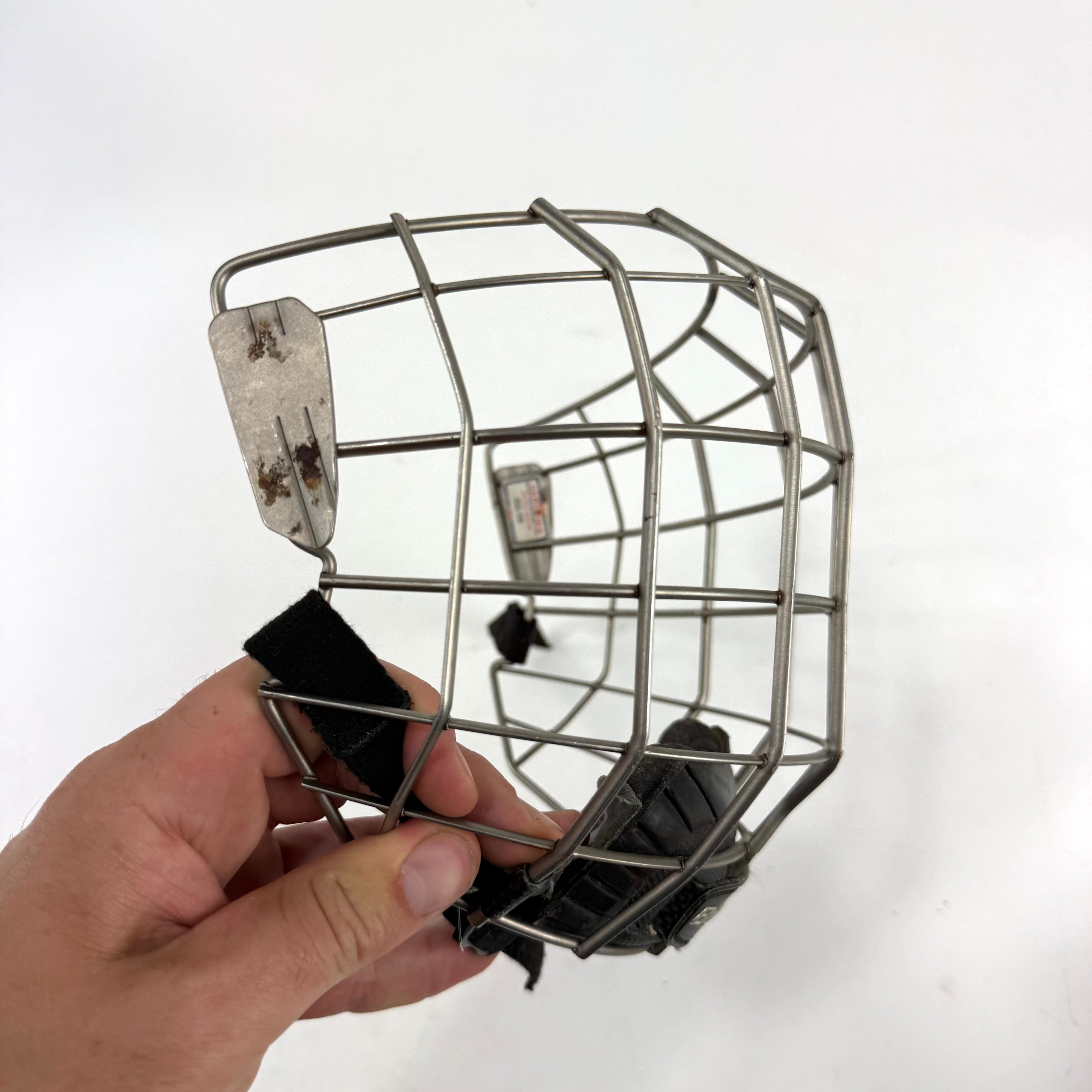 Used Grey Bauer FM7500 Cage | Size Medium | U279 - Top Flight Hockey