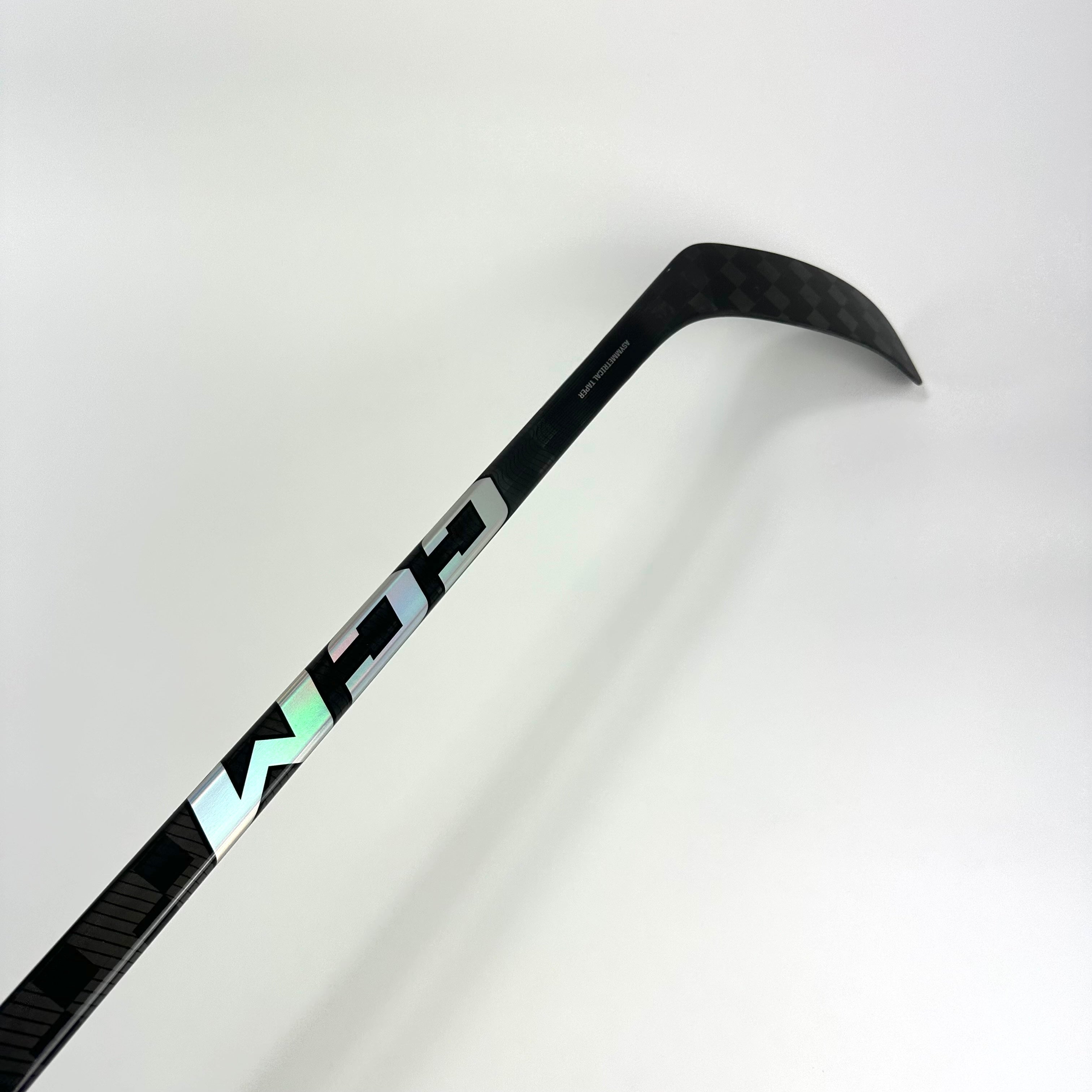 New Left CCM Ribcor Trigger 8 Pro | 85 Flex P28M Curve Grip | Guhle L145