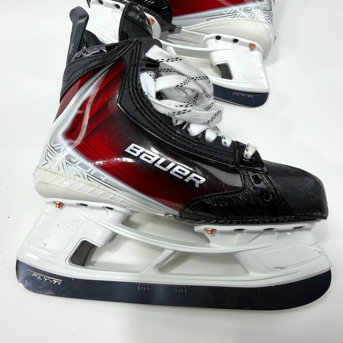 New Red Bauer Vapor Flylite Skates | Size 5 Fit 3 | AB801
