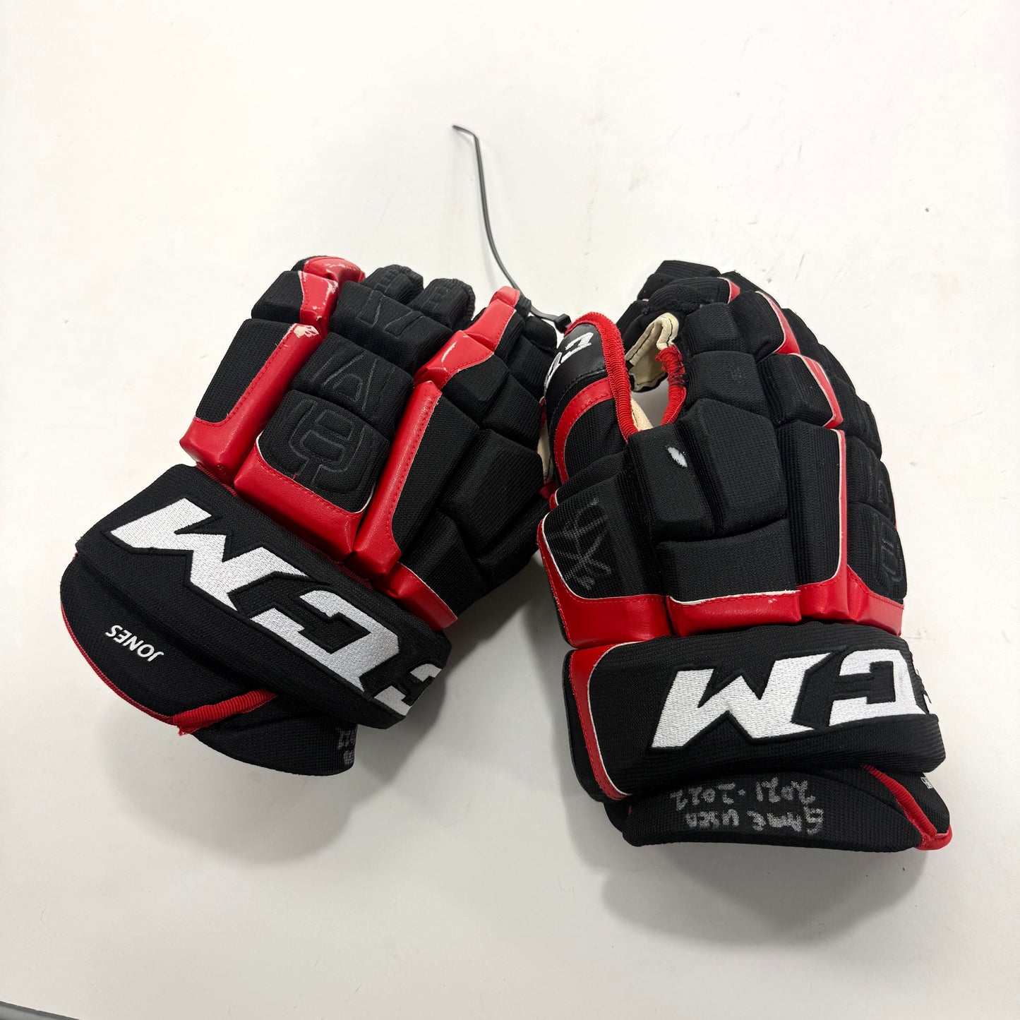 RARE Seth Jones Game Used and Signed Chicago Blackhawks CCM HGCL Gloves | 15" | BH275 - Top Flight Hockey