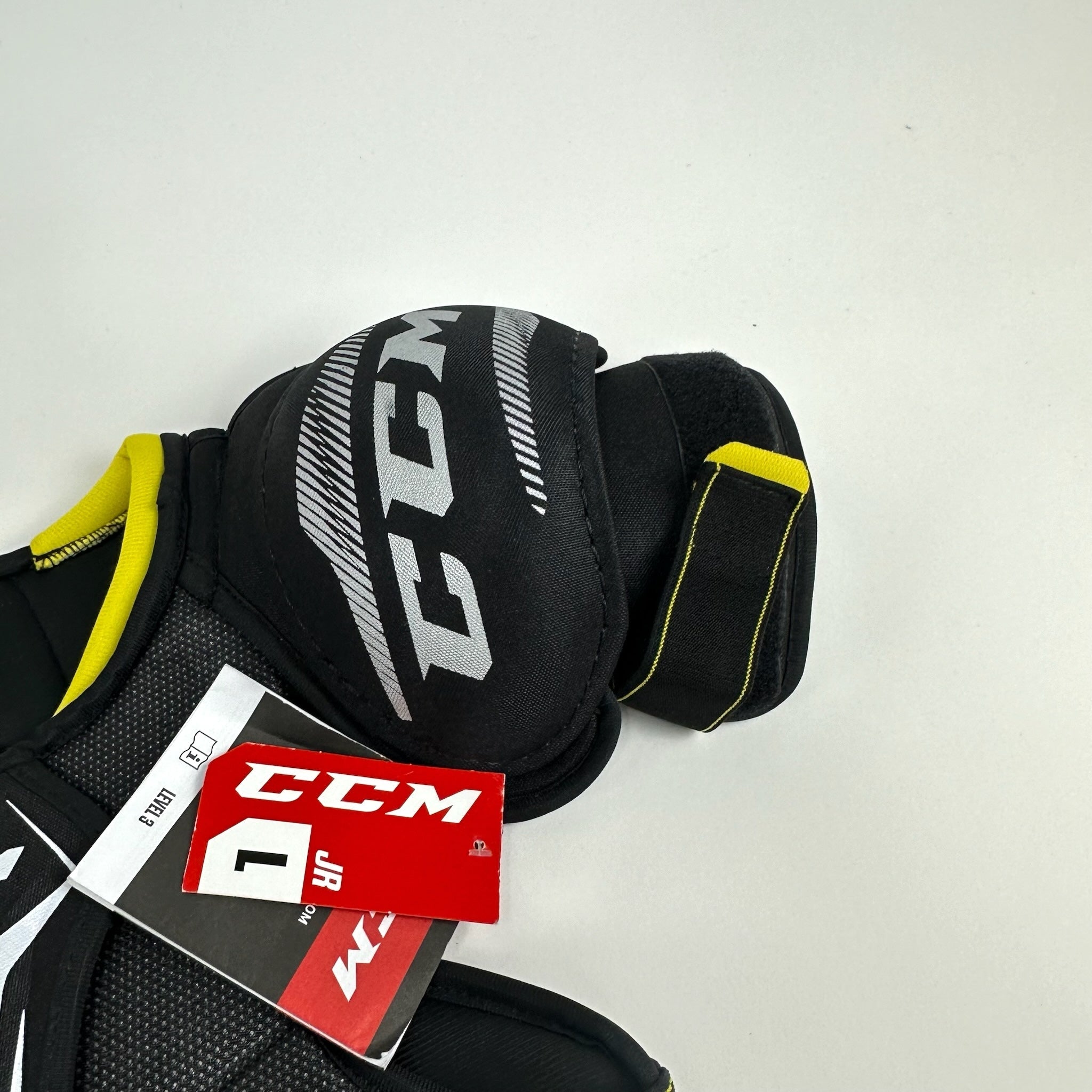 Brand New CCM 9550 Shoulder Pads - Junior Large