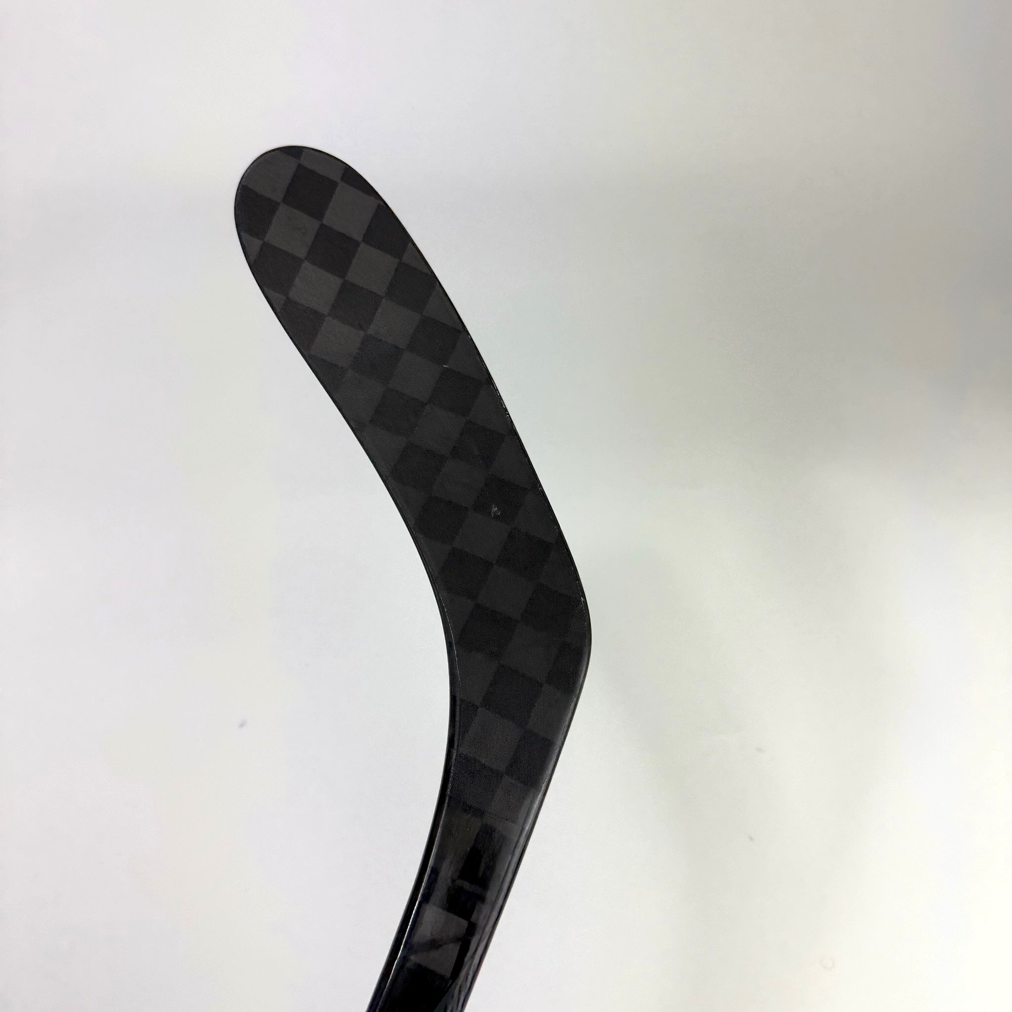 Used Left Red/Green Bauer Nexus Tracer | 82 Flex P28 Curve Grip | F339