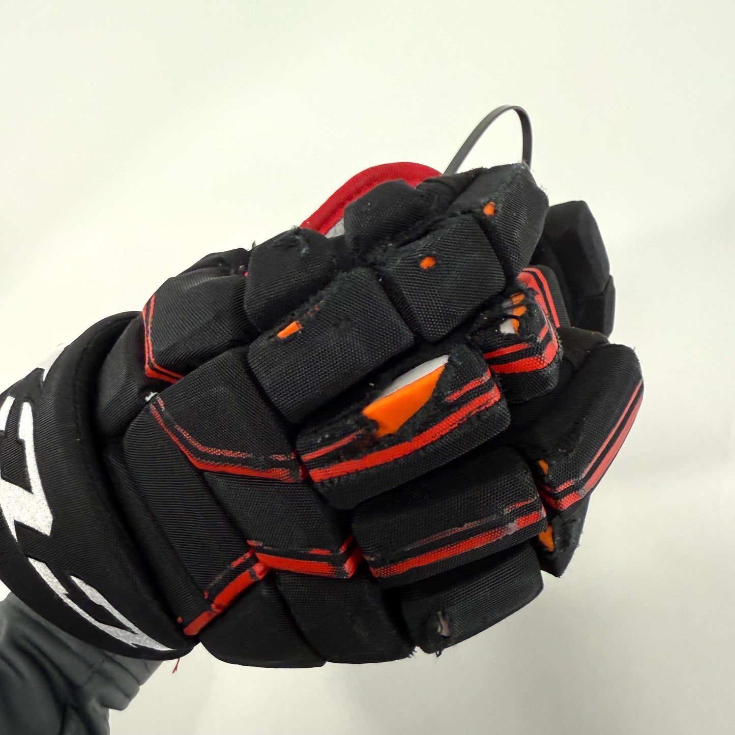 Used Chicago Blackhawks CCM HGQL 14" Gloves | L358