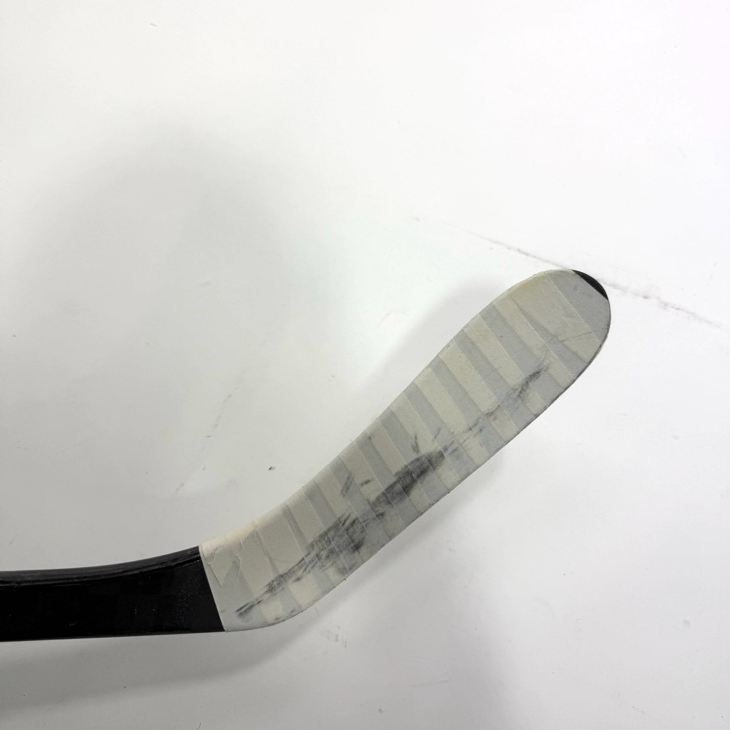Used Left Red Bauer Pulse | 87 Flex P28 Curve Grip | Matt Gryzelcyk | BH137
