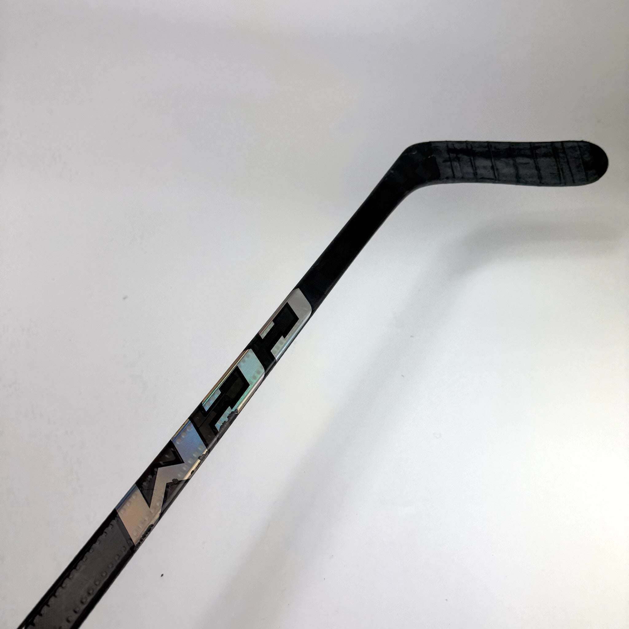 Used Right CCM Tacks XF Pro | 85 Flex Mackinnon Pro Curve Grip | F312 - Top Flight Hockey