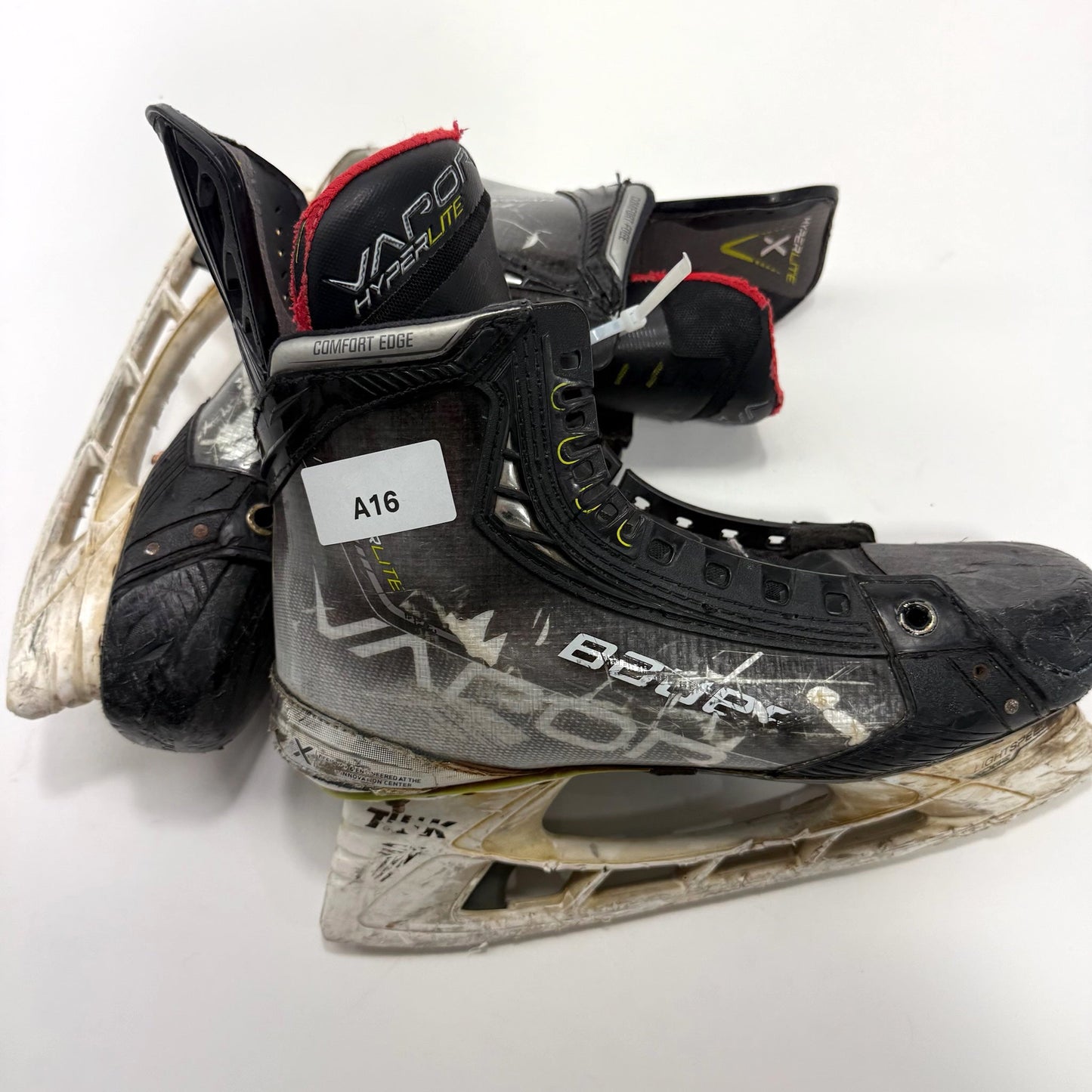 Used Bauer Vapor Hyperlite Skates | 8.5 Fit 1 | A16 - Top Flight Hockey