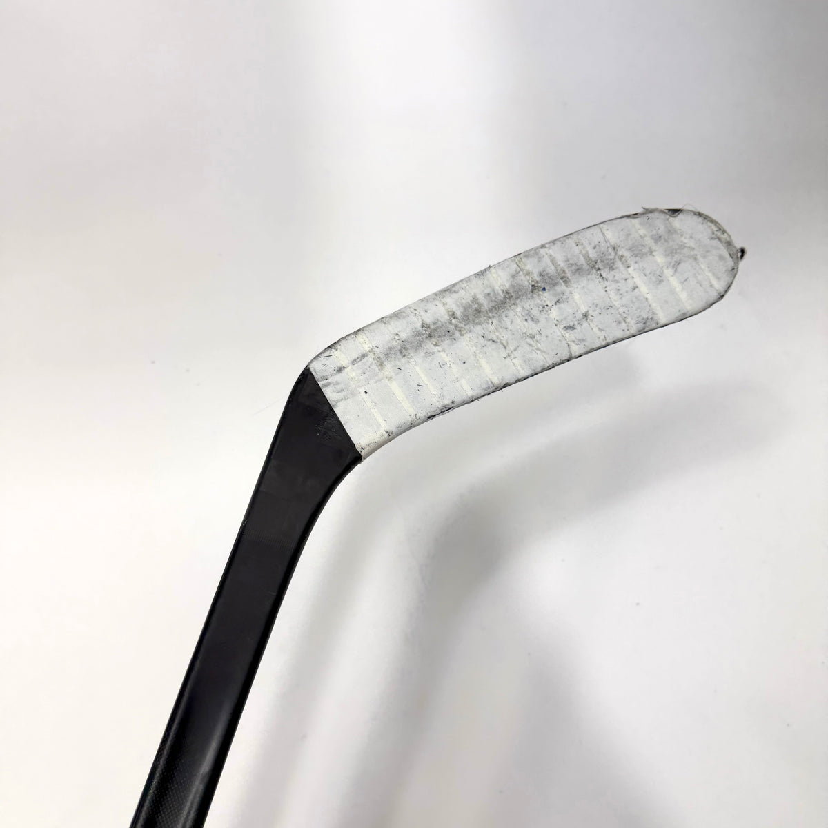 Used Right CCM Tacks XF Ghost | 85 Flex P28M Curve Grip | AB339 - Top Flight Hockey