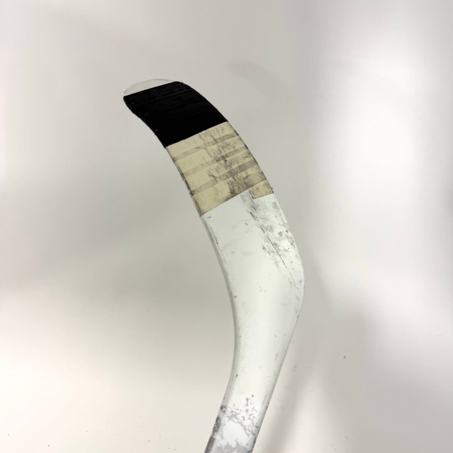 Used Right White CCM Trigger 9 Pro | 80 Flex P92M Curve Grip | AB956