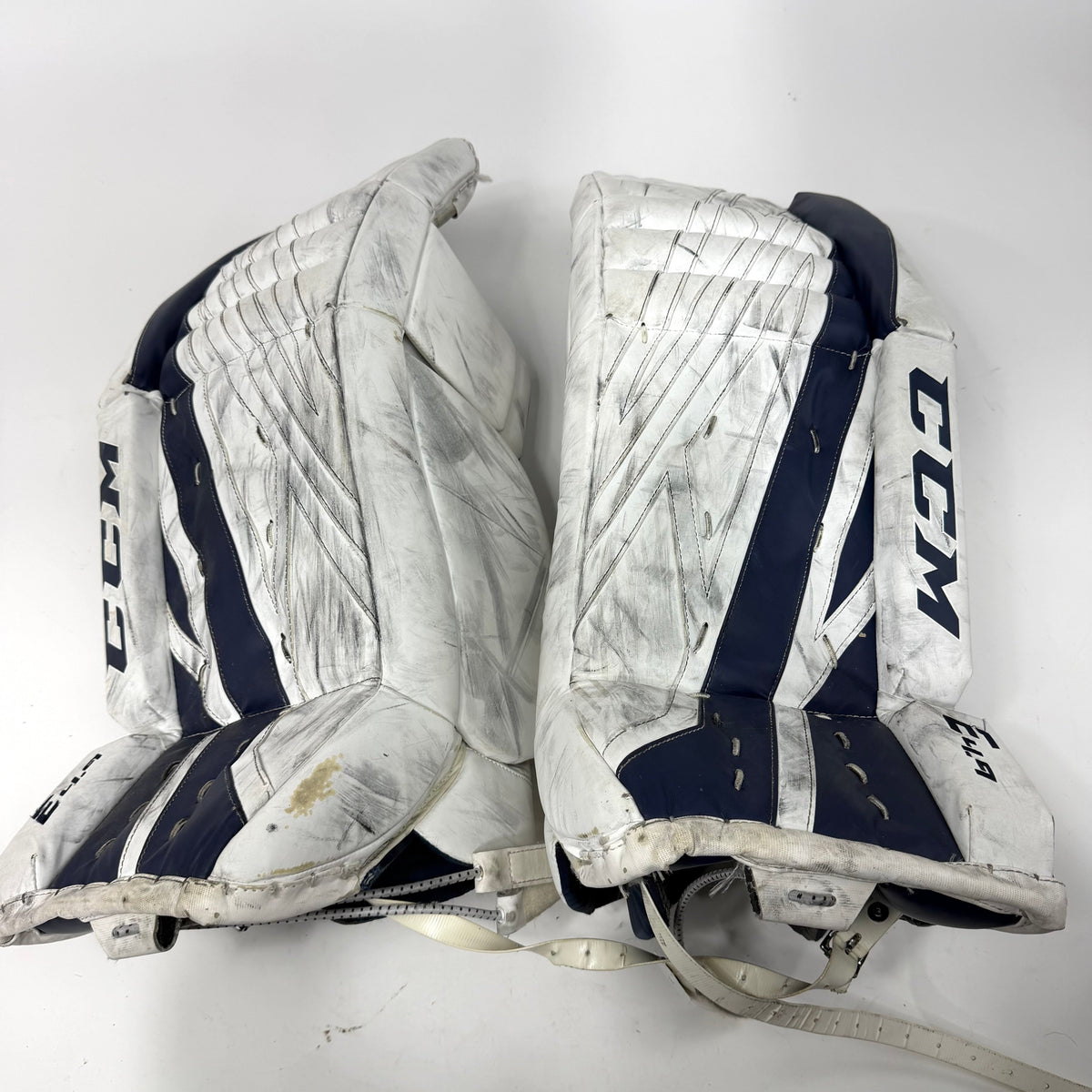 Used White and Navy CCM Eflex 4.9 Goalie Pads | 30+1" | AB369