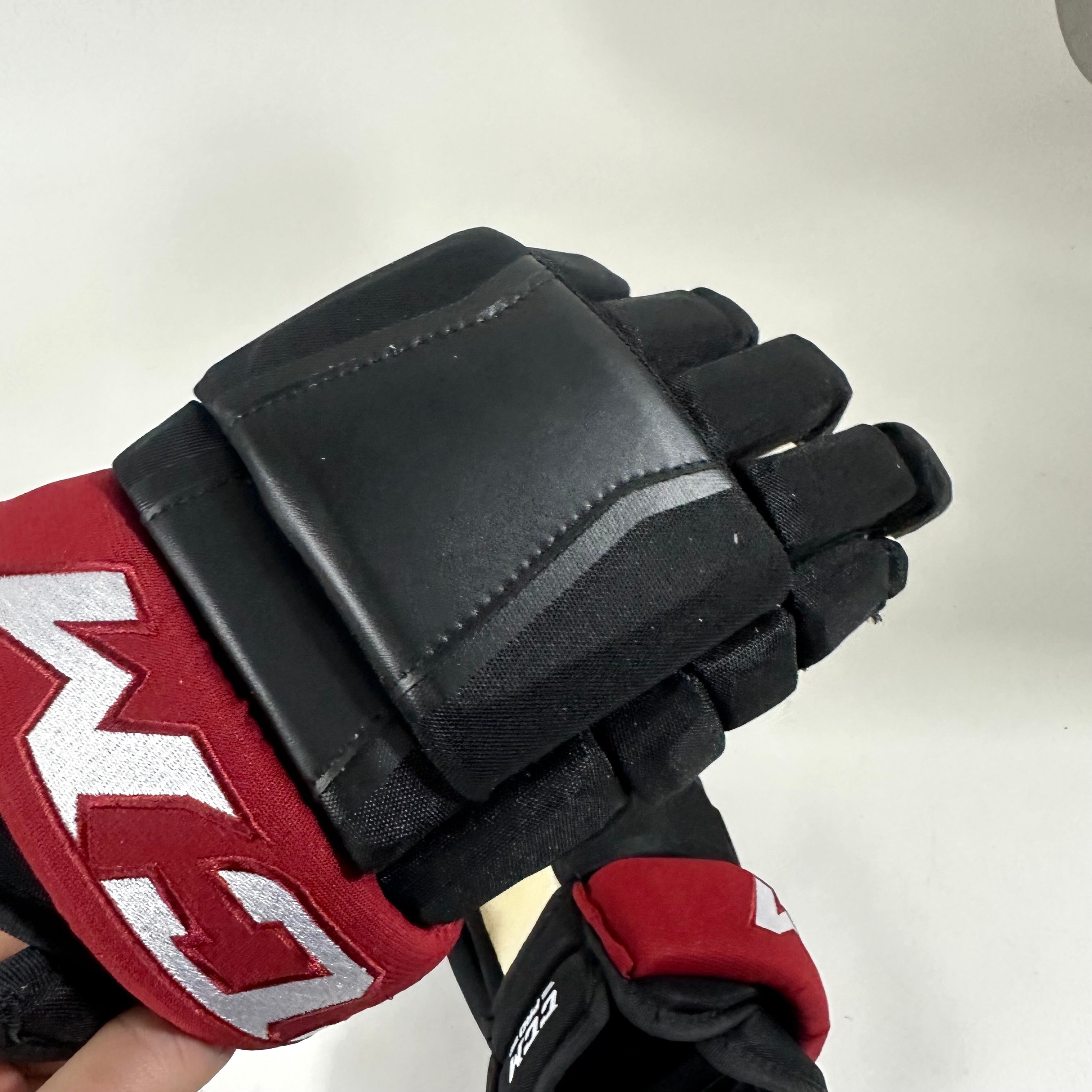 Brand New CCM HG97 Gloves Arizona Coyotes 15"