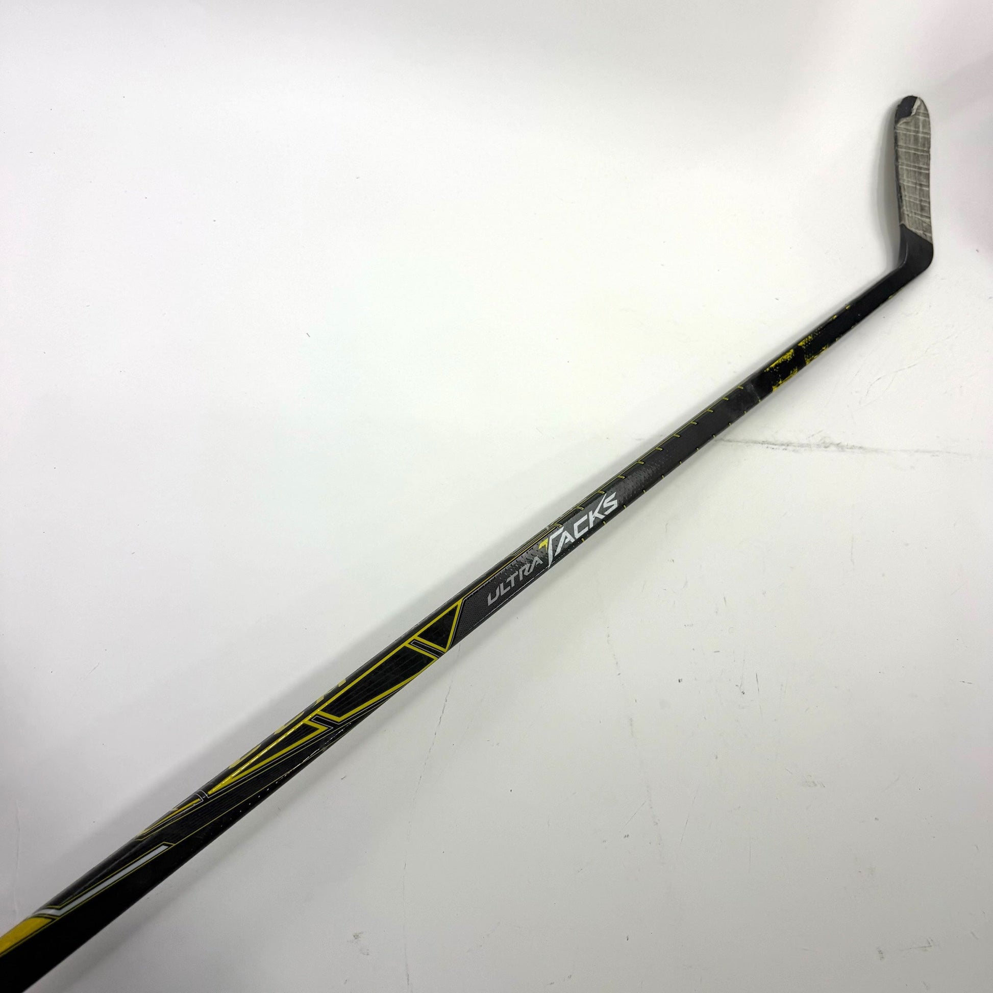 Used Left CCM UltraTacks | 105 Flex P28M Curve Grip | Edmundson | BH235 - Top Flight Hockey