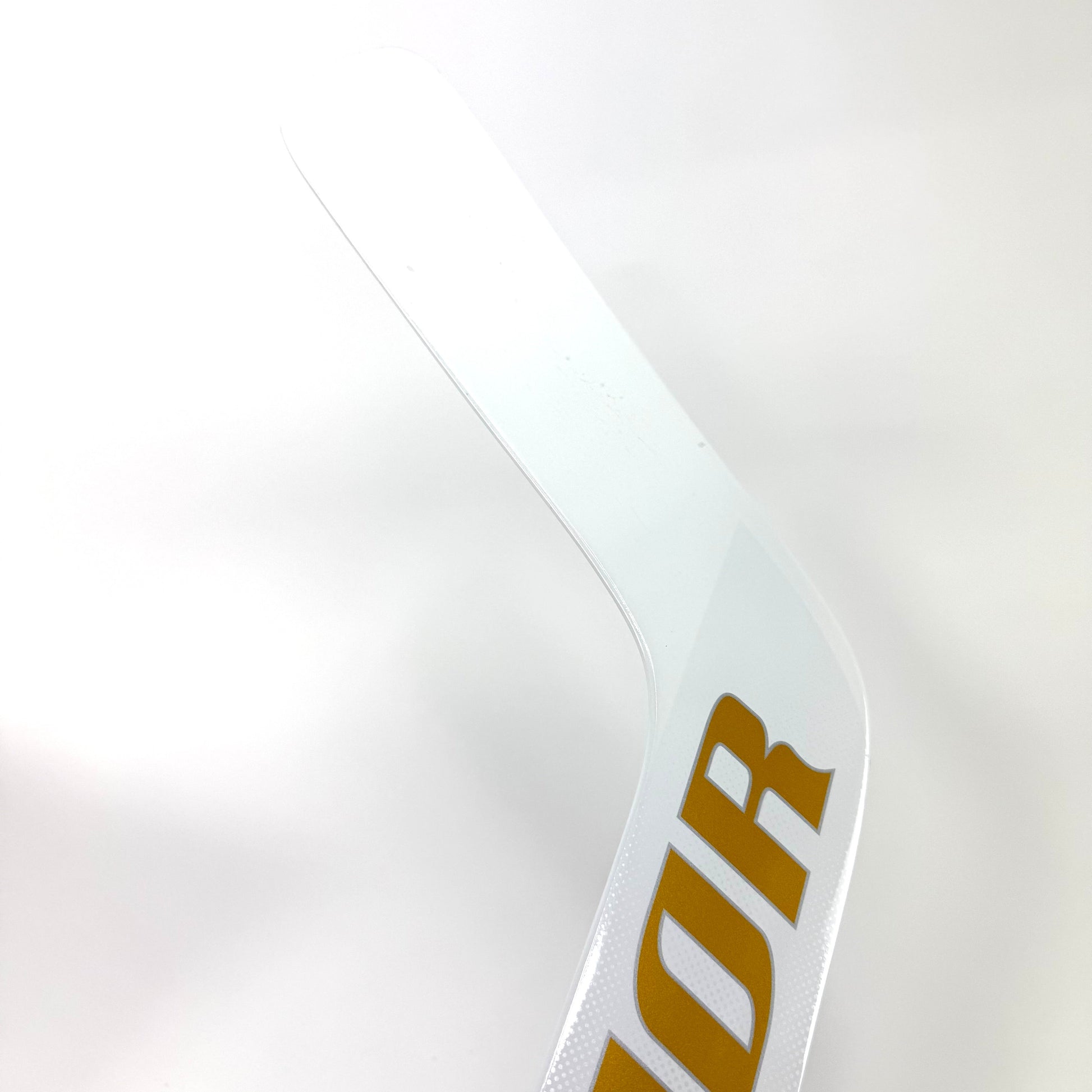 New Gold Regular Warrior Ritual V2 Pro+ | Heel Curve | 26" | Desmith | #U53/U61 - Top Flight Hockey
