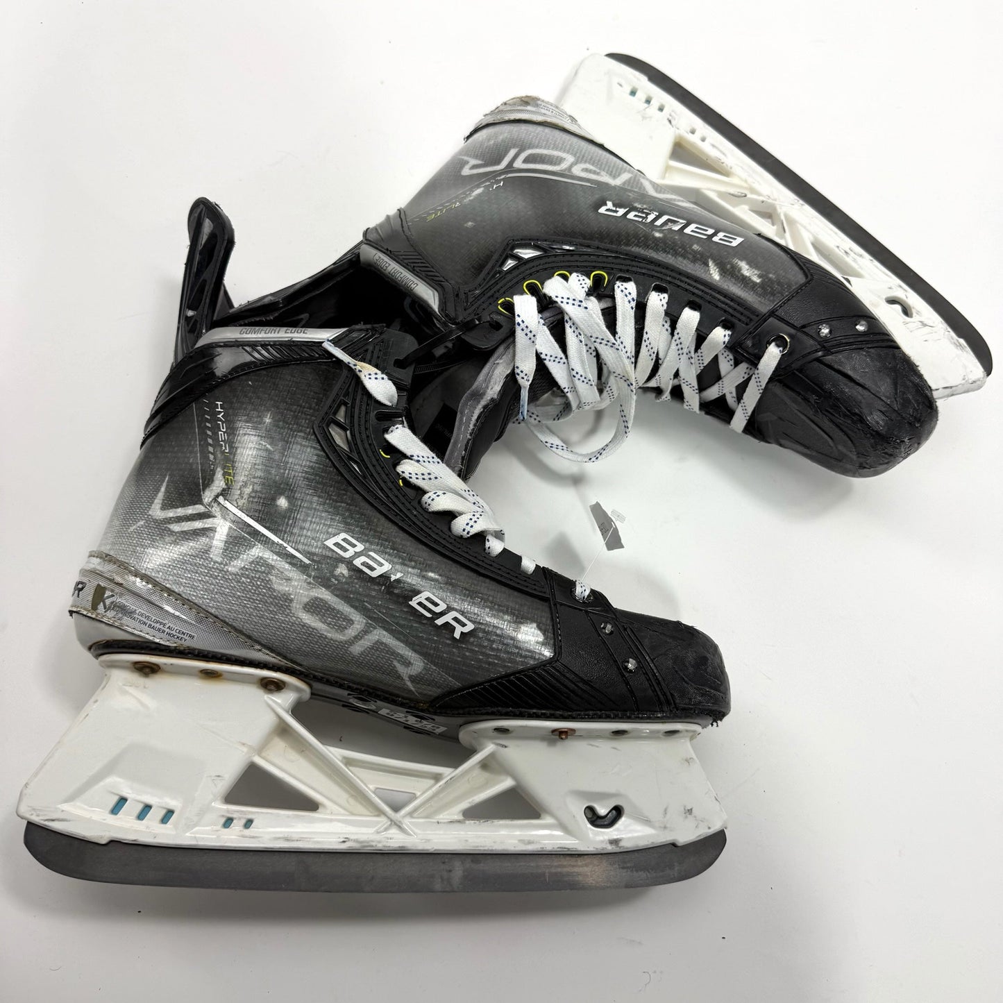 Used Bauer Vapor Hyperlite Skates | Size 11 D | Chicago Blackhawks #5 Connor Murphy | BH301