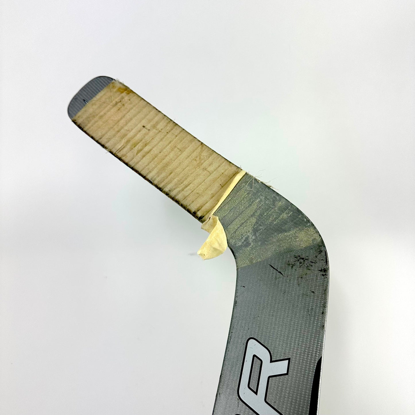 Used Regular Bauer Reactor 5000 Stick | 28.5" Paddle | P30 Curve Grip | G74 - Top Flight Hockey