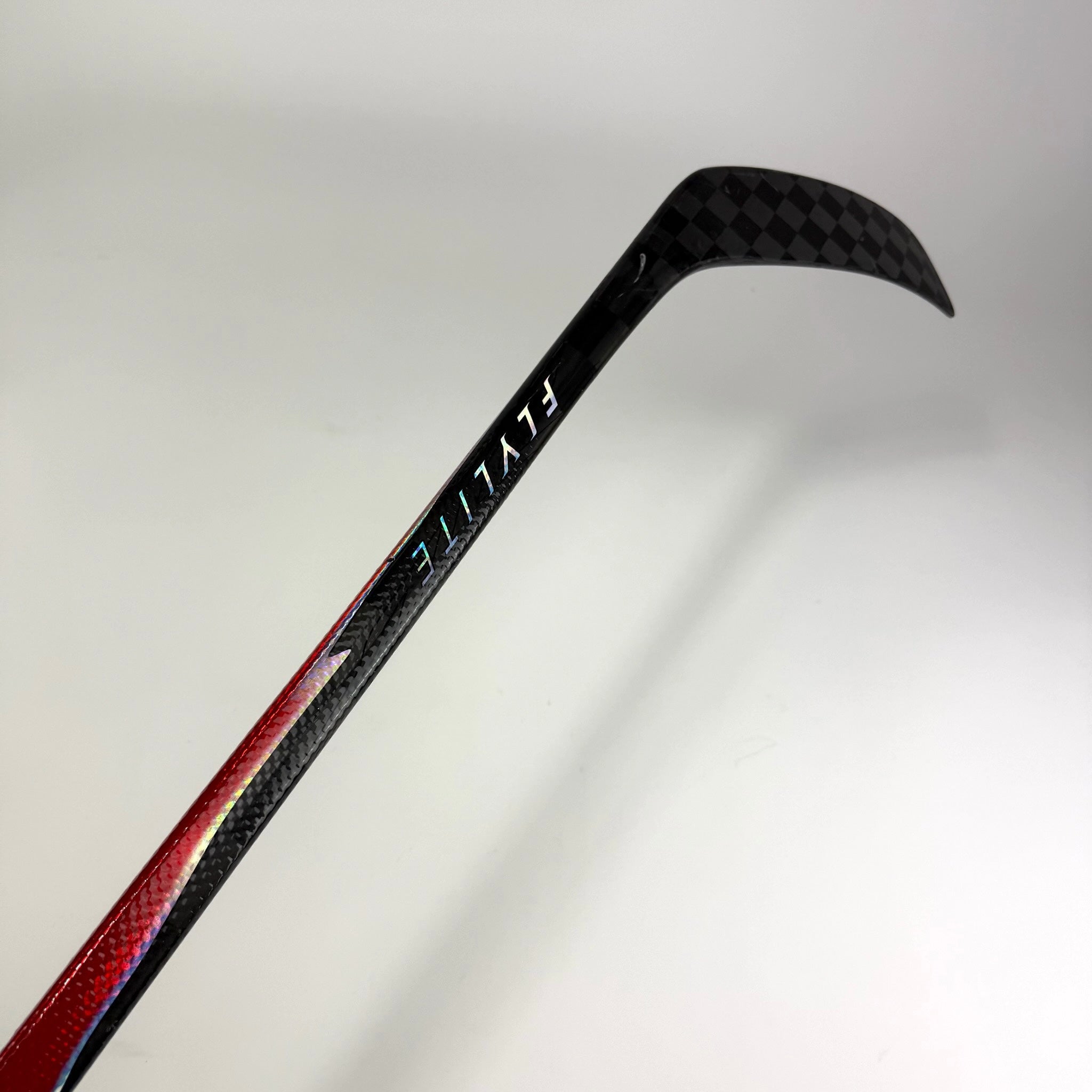 Used Left Red Bauer Flylite | 87 Flex P28M Curve Grip | J566 - Top Flight Hockey