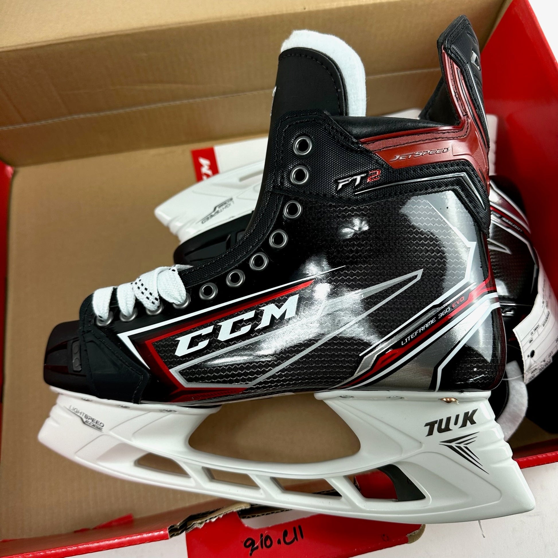 New CCM Jetspeed FT2 Skates | Size 9 3/4 D | M309 - Top Flight Hockey