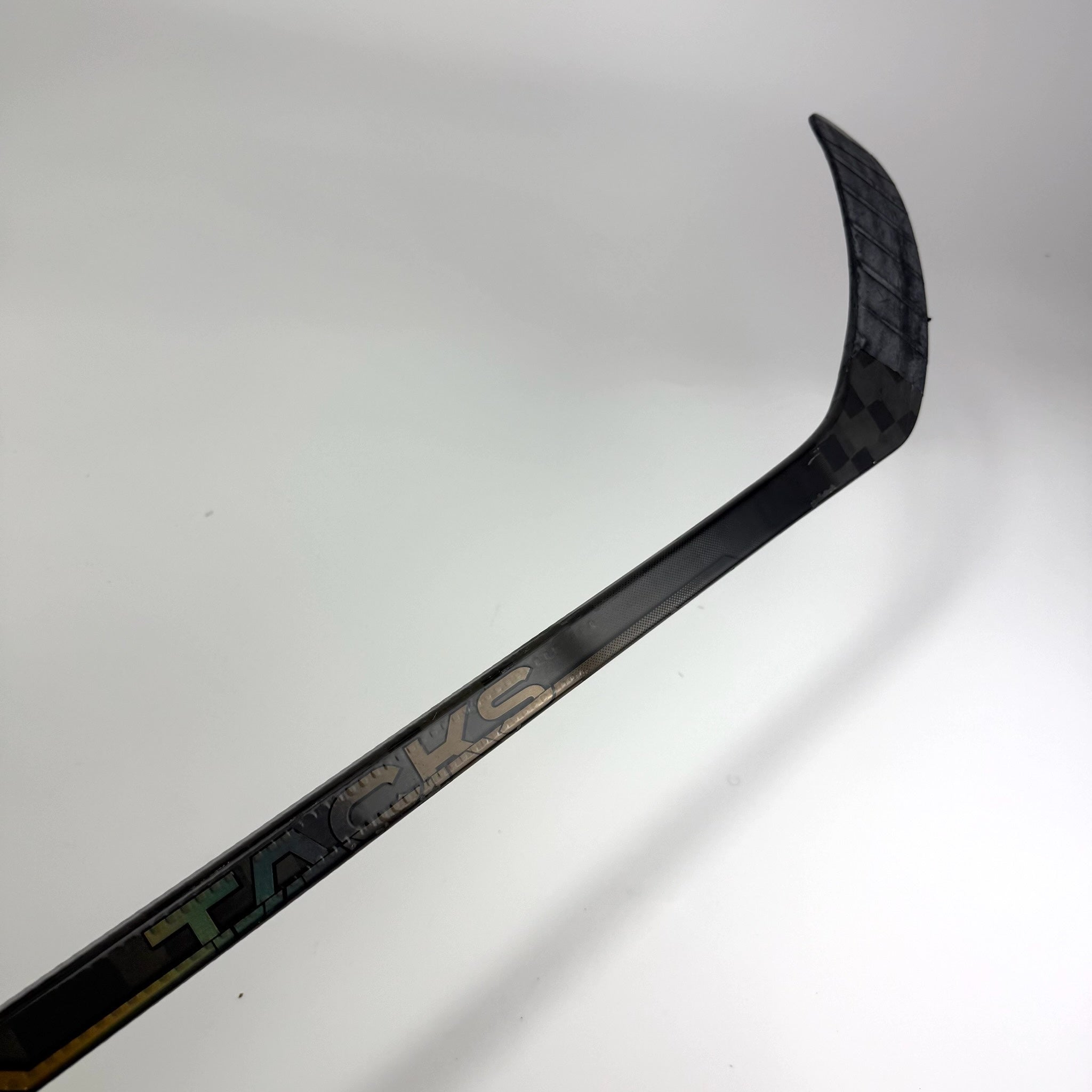 Used Right CCM Tacks XF Pro | 85 Flex Mackinnon Pro Curve Grip | F312 - Top Flight Hockey
