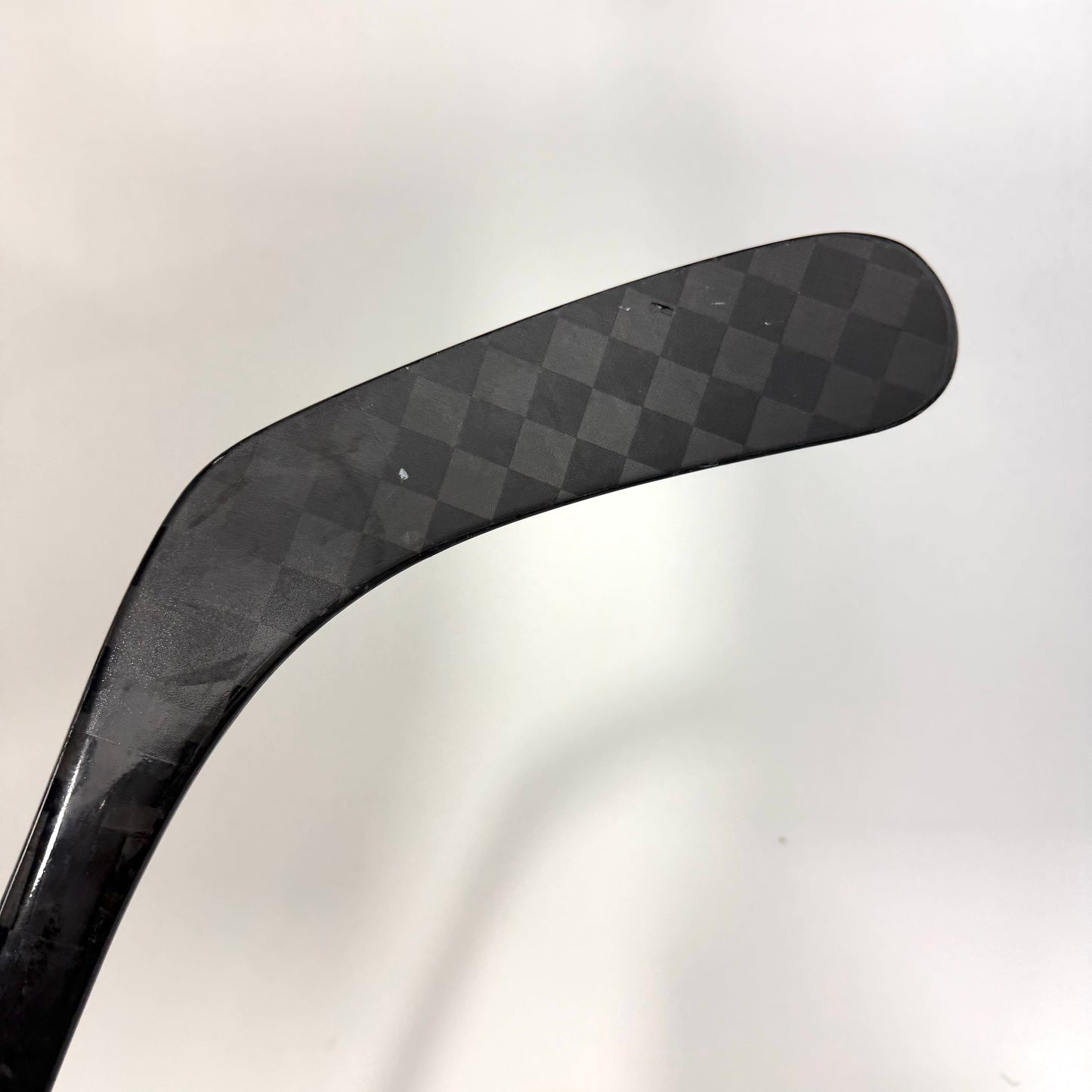 Used Right Red Bauer Vapor Hyperlite 2 | 77 Flex P92 Curve Grip | AB943