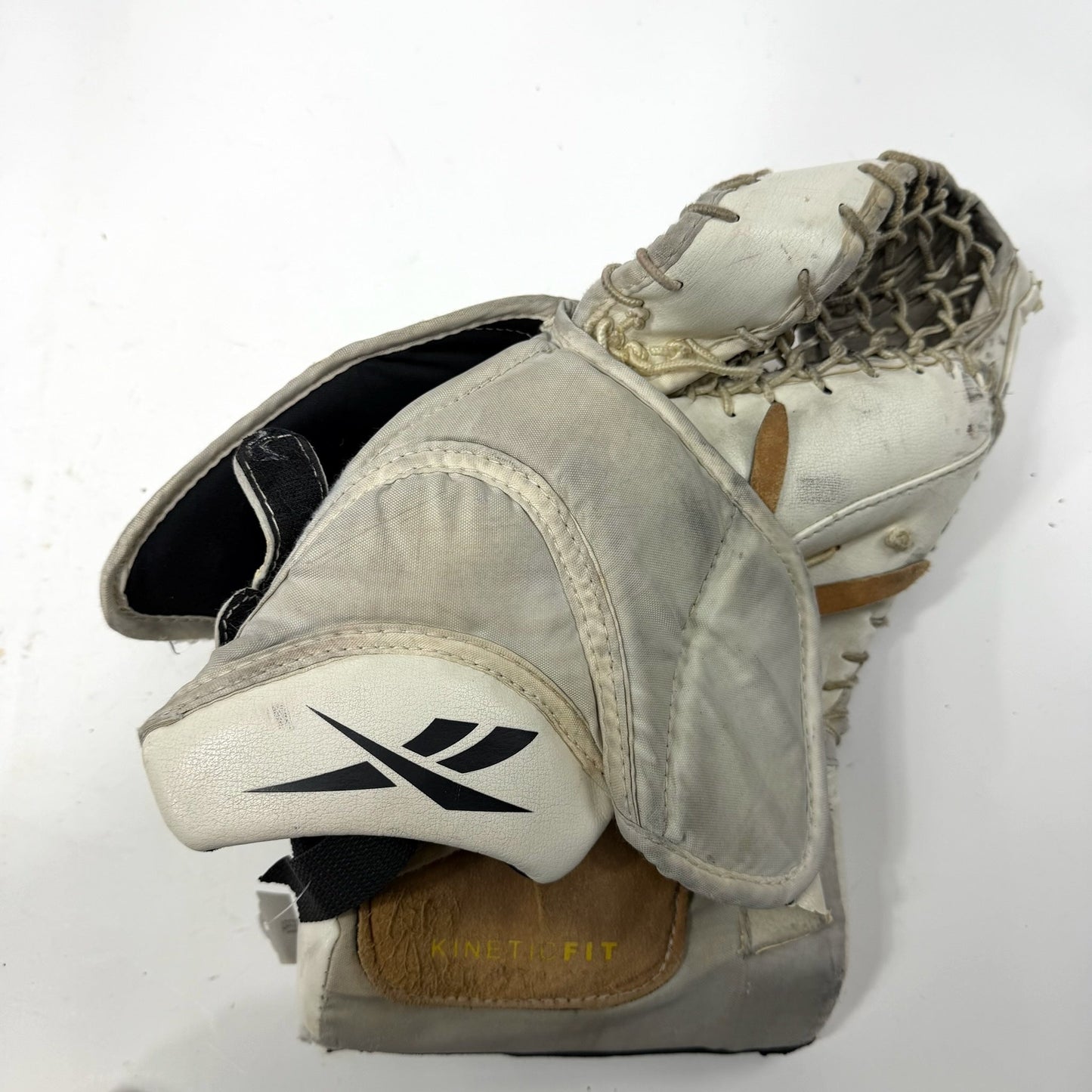 Used Regular White Reebok L7 Goalie Glove | Senior | AB533