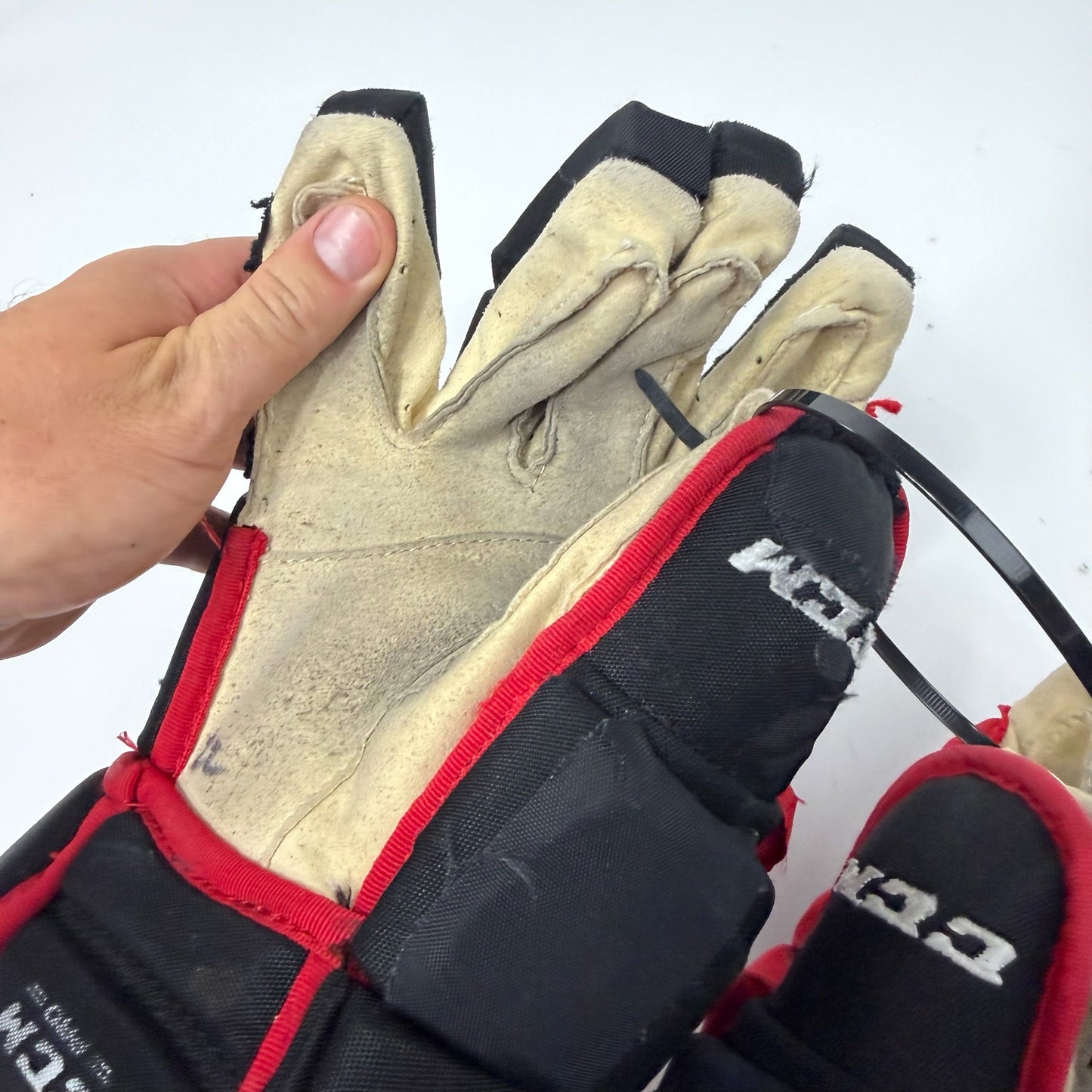 Used Chicago Blackhawks HG97 Gloves | 14" | Ryan Carpenter | AB778