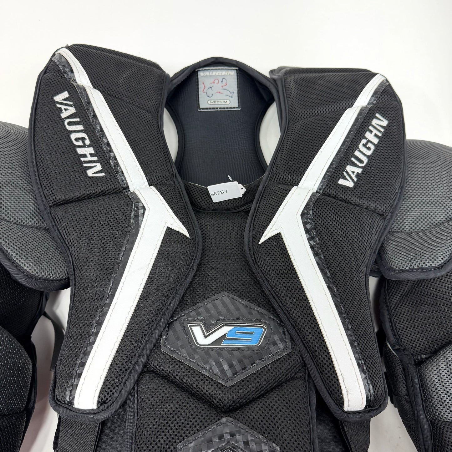 Used Vaughn V9 Pro Carbon Goalie Chest Protector | Senior Medium | AB536