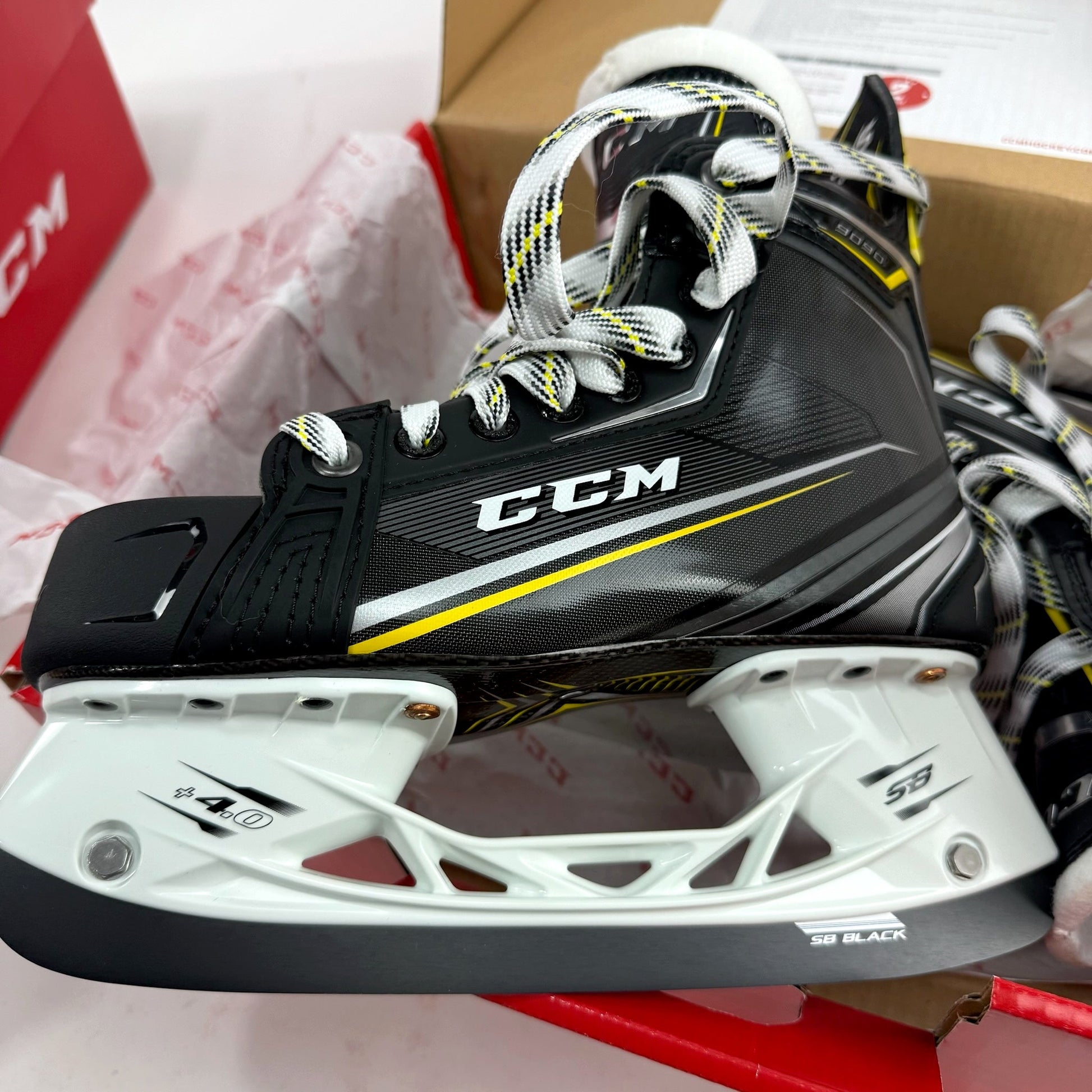 New CCM Tacks 9090 Skates | Junior 5EE | CCM451 - Top Flight Hockey