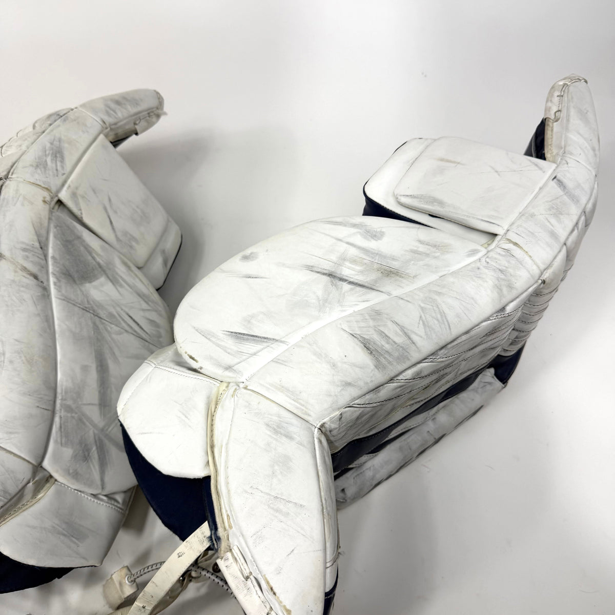 Used White and Navy CCM Eflex 4.9 Goalie Pads | 30+1" | AB369