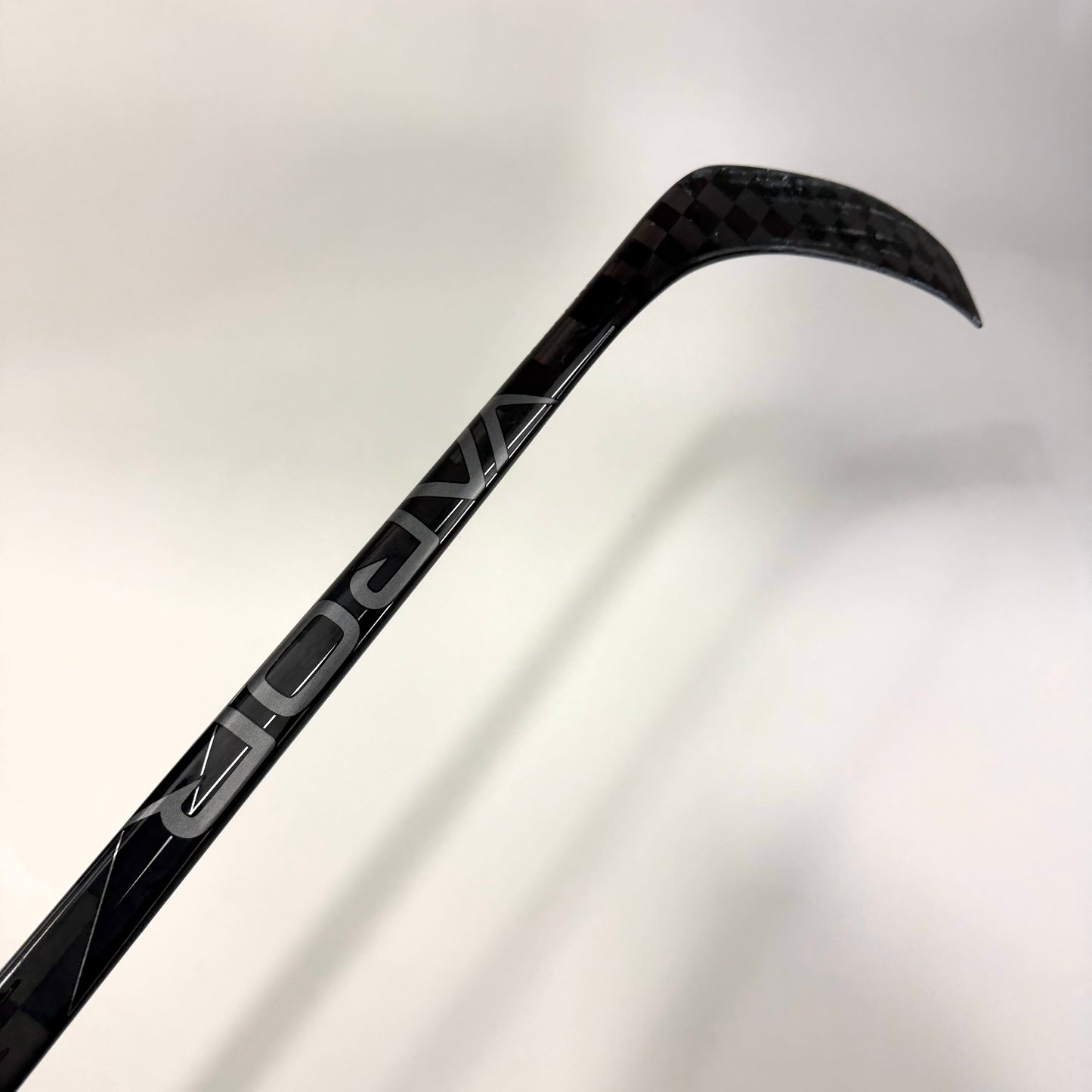 Used Left Silver Bauer Vapor Hyperlite 2 | 70 Flex P90TM Curve Grip | AB722