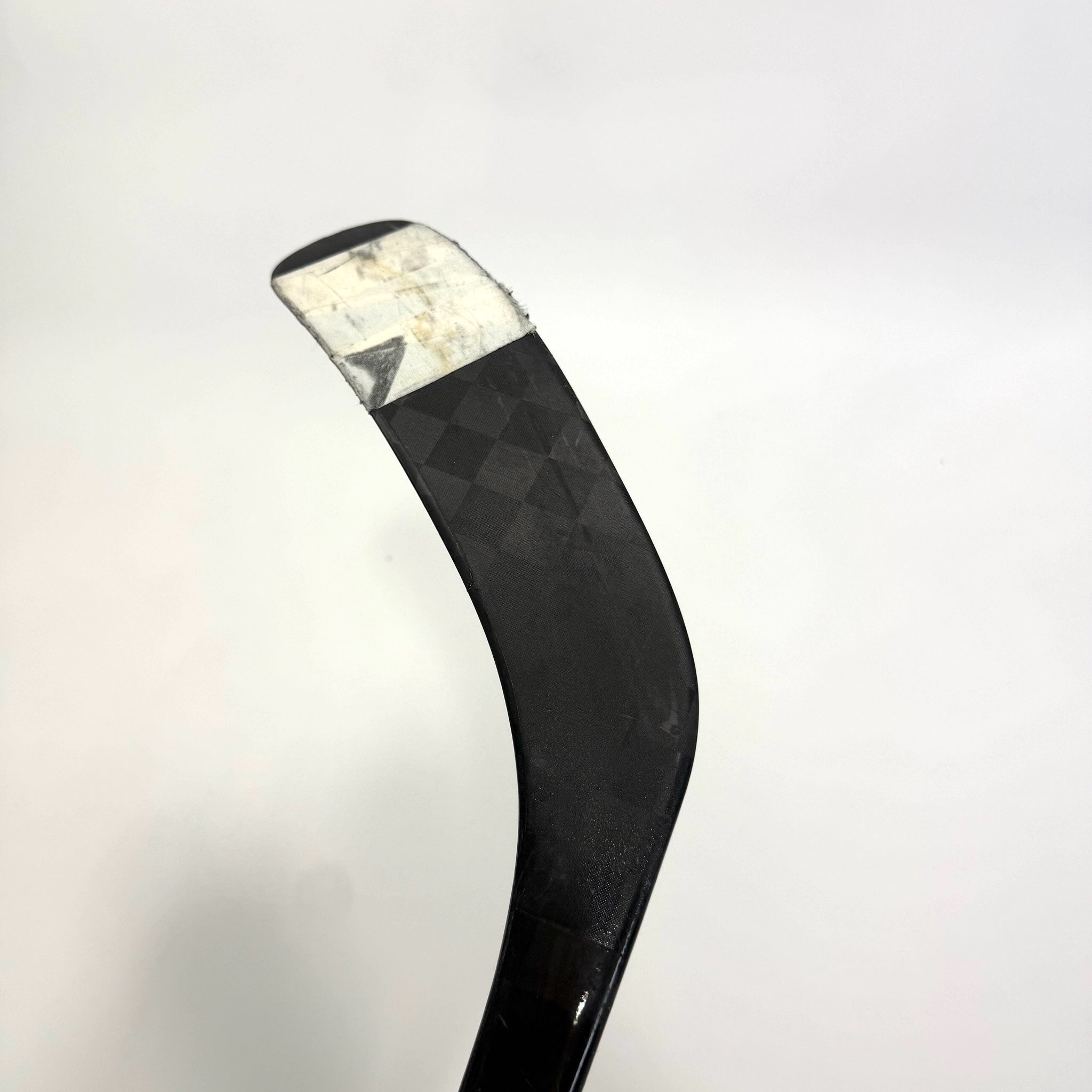Used Right Black Bauer Vapor Flylite | 77 Flex P90TM Curve Grip | BH504 - Top Flight Hockey