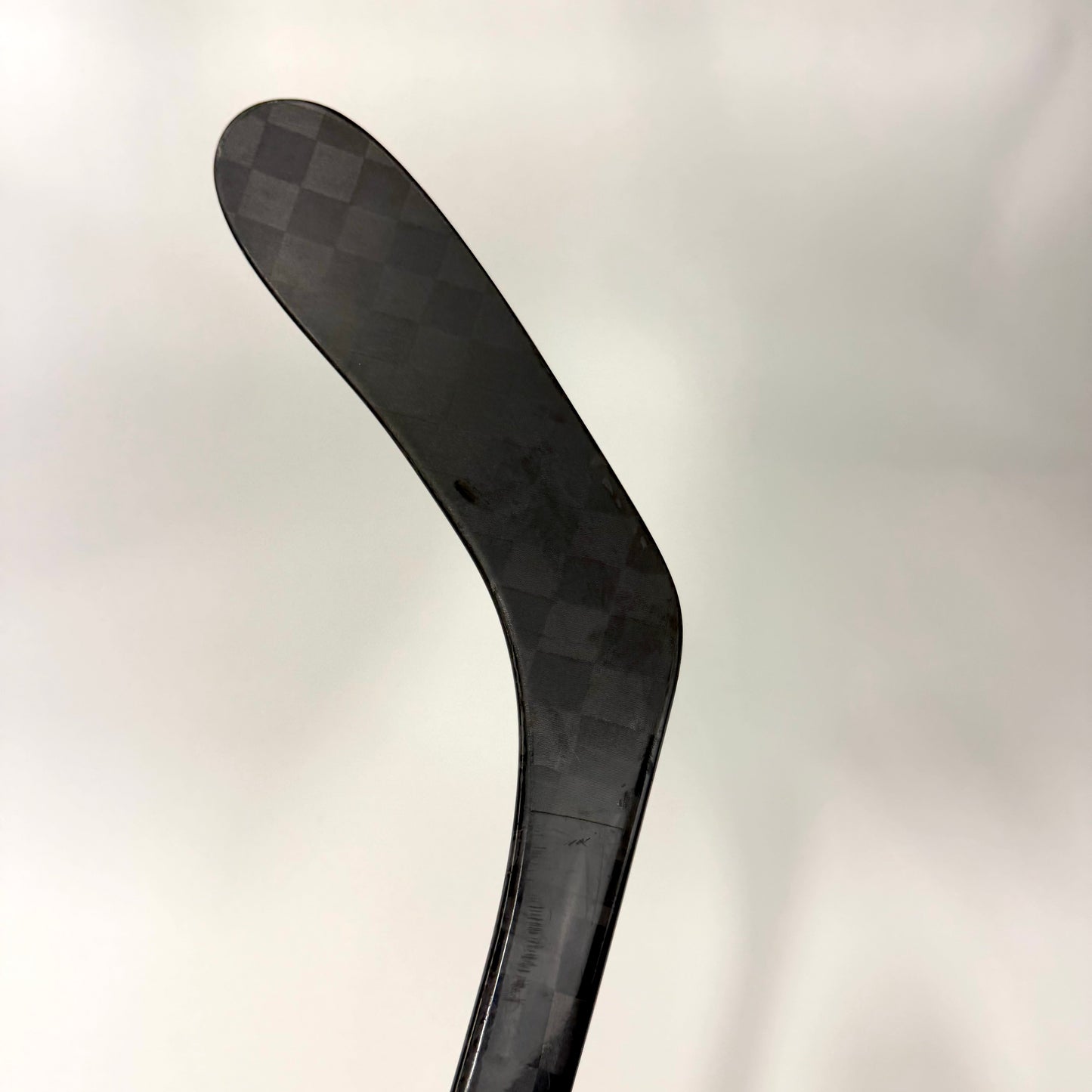 Used Left Bauer Twitch | 87 Flex P28 Curve Grip | AB719