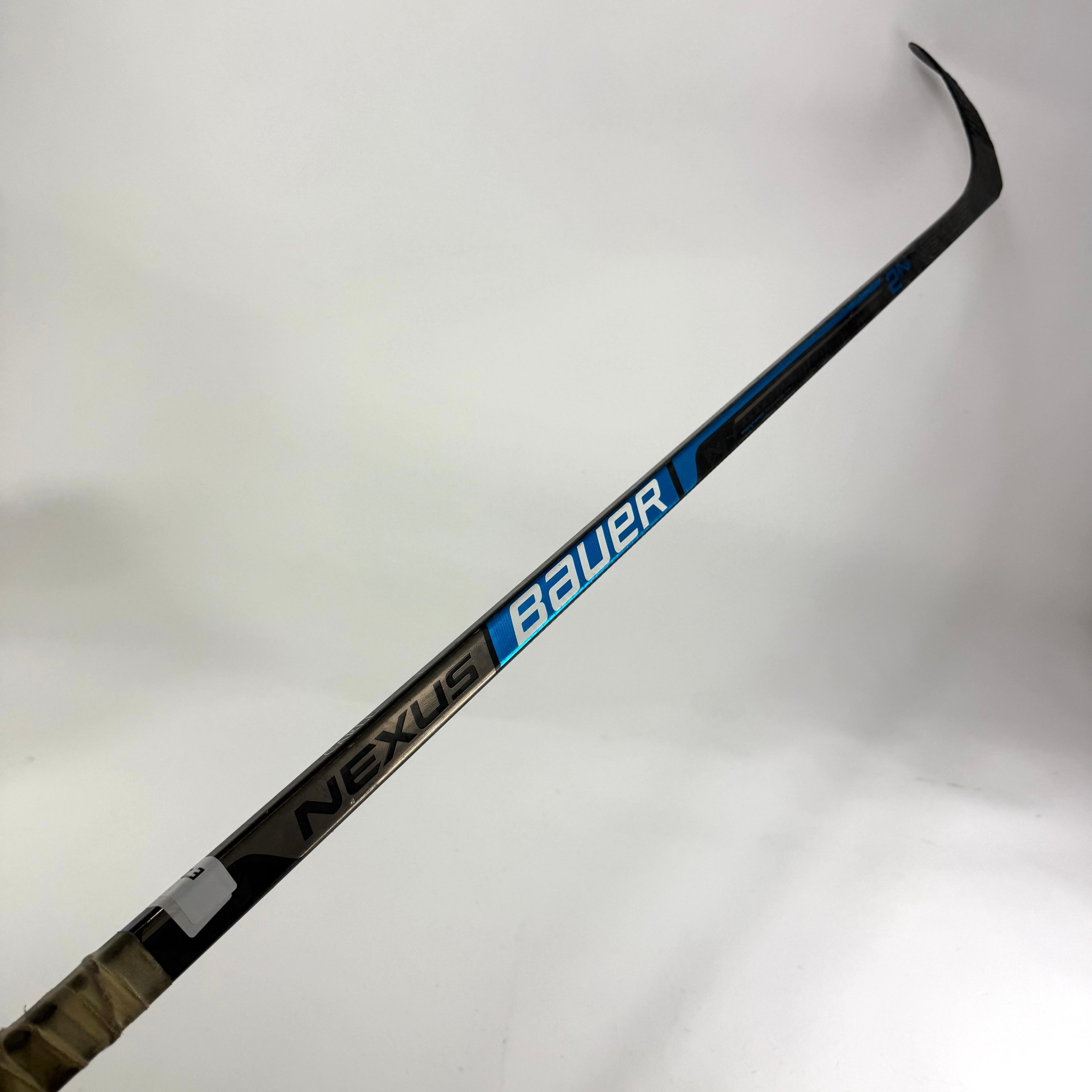 Used Right Bauer Nexus 2N Pro | 82 Flex P28 Curve Grip | E720 - Top Flight Hockey