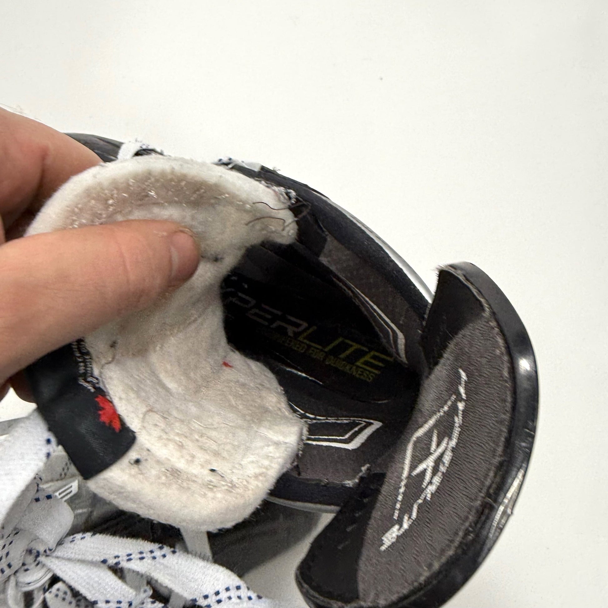 Used Bauer Vapor Hyperlite Skates | 8 1/2 C | Kurashev | BH391 - Top Flight Hockey