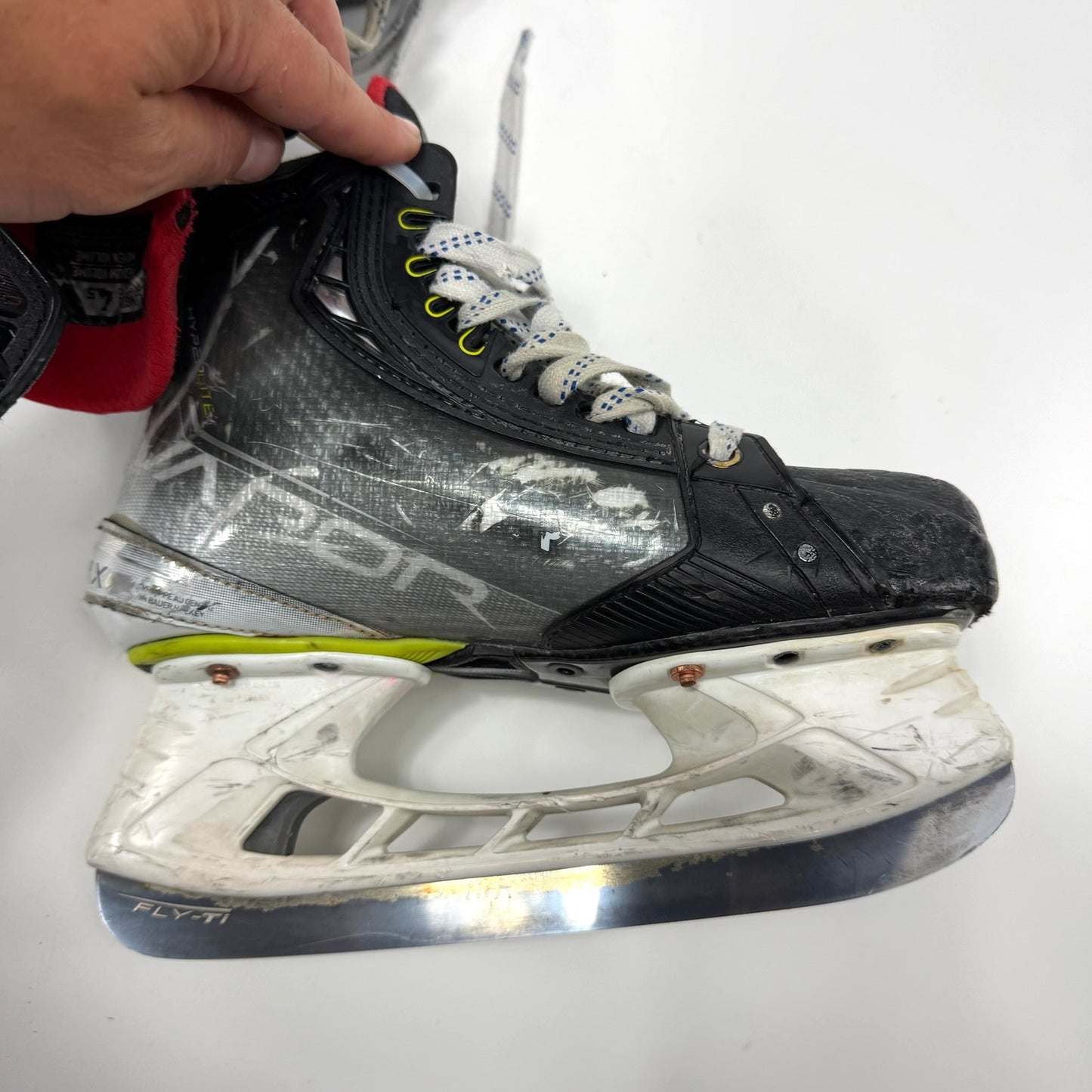 Used Bauer Vapor Hyperlite Skates | Size 4.5 Fit 2 | J137