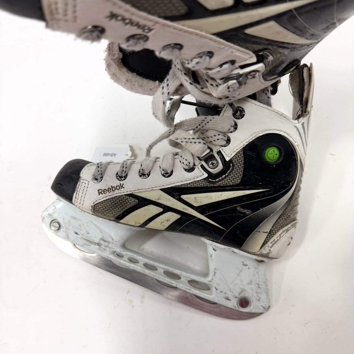Used White Reebok 6K Skates | Size 3 D | AB488
