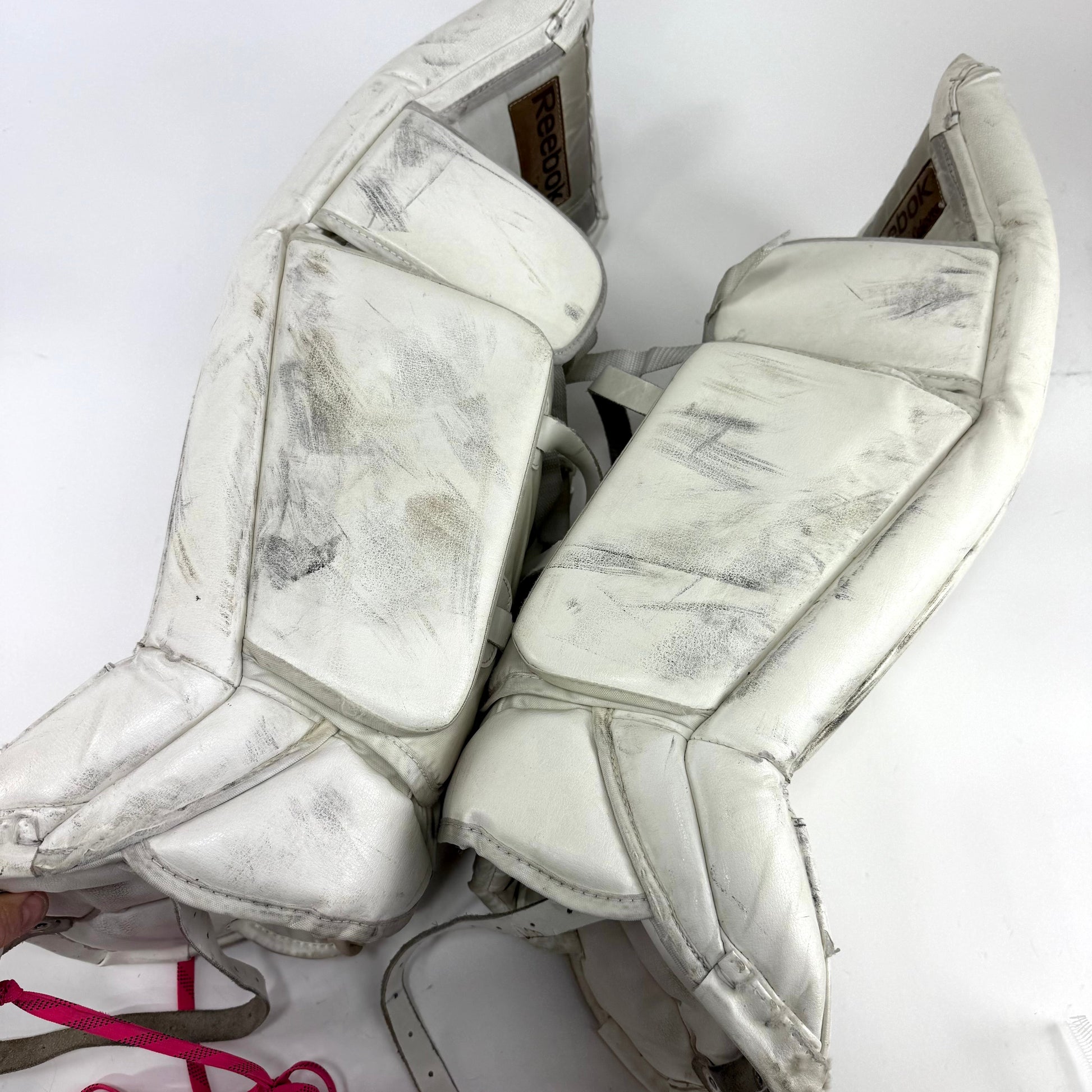 Used White and Blue Reebok 14K Junior Goalie Pads | 28+1" - Top Flight Hockey