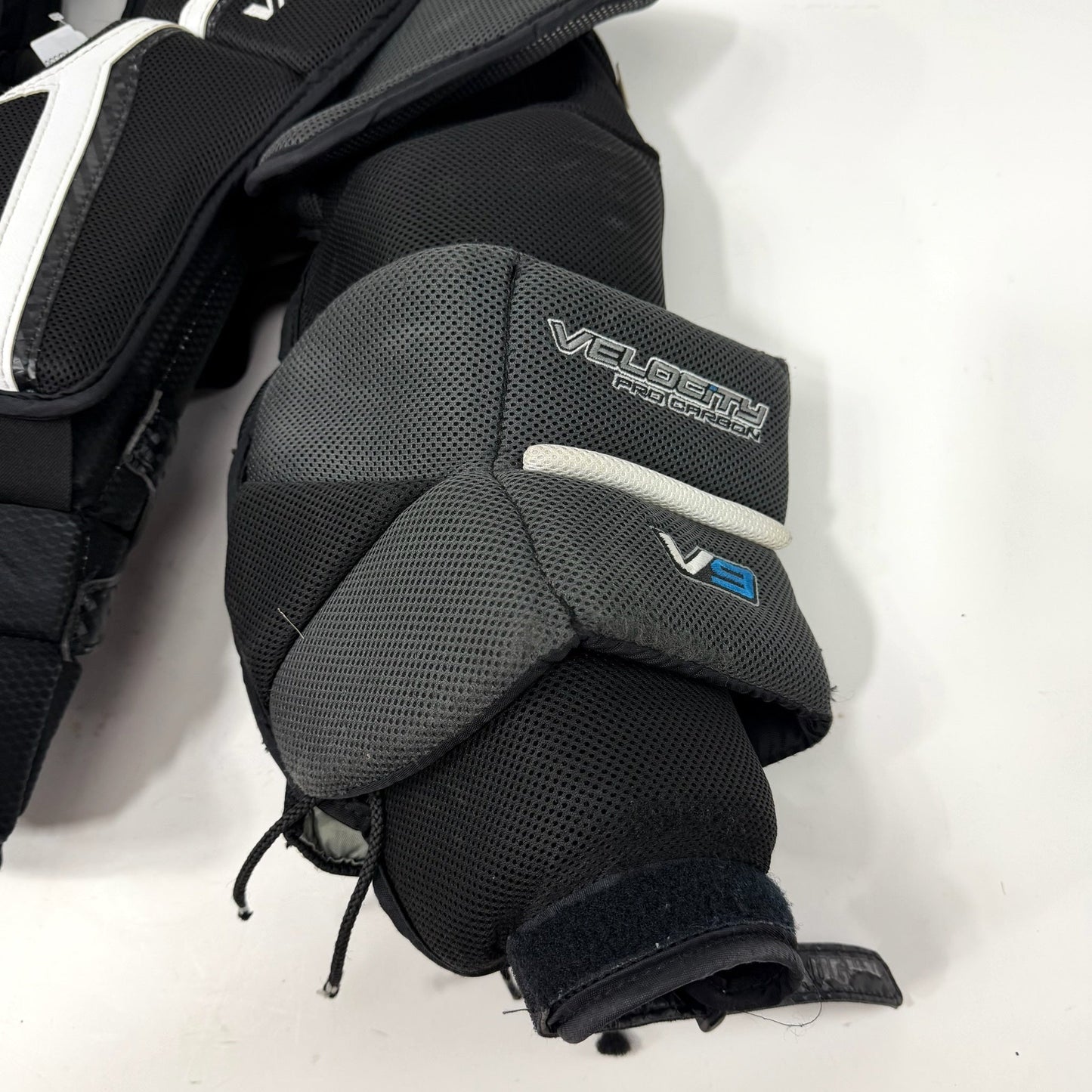 Used Vaughn V9 Pro Carbon Goalie Chest Protector | Senior Medium | AB536
