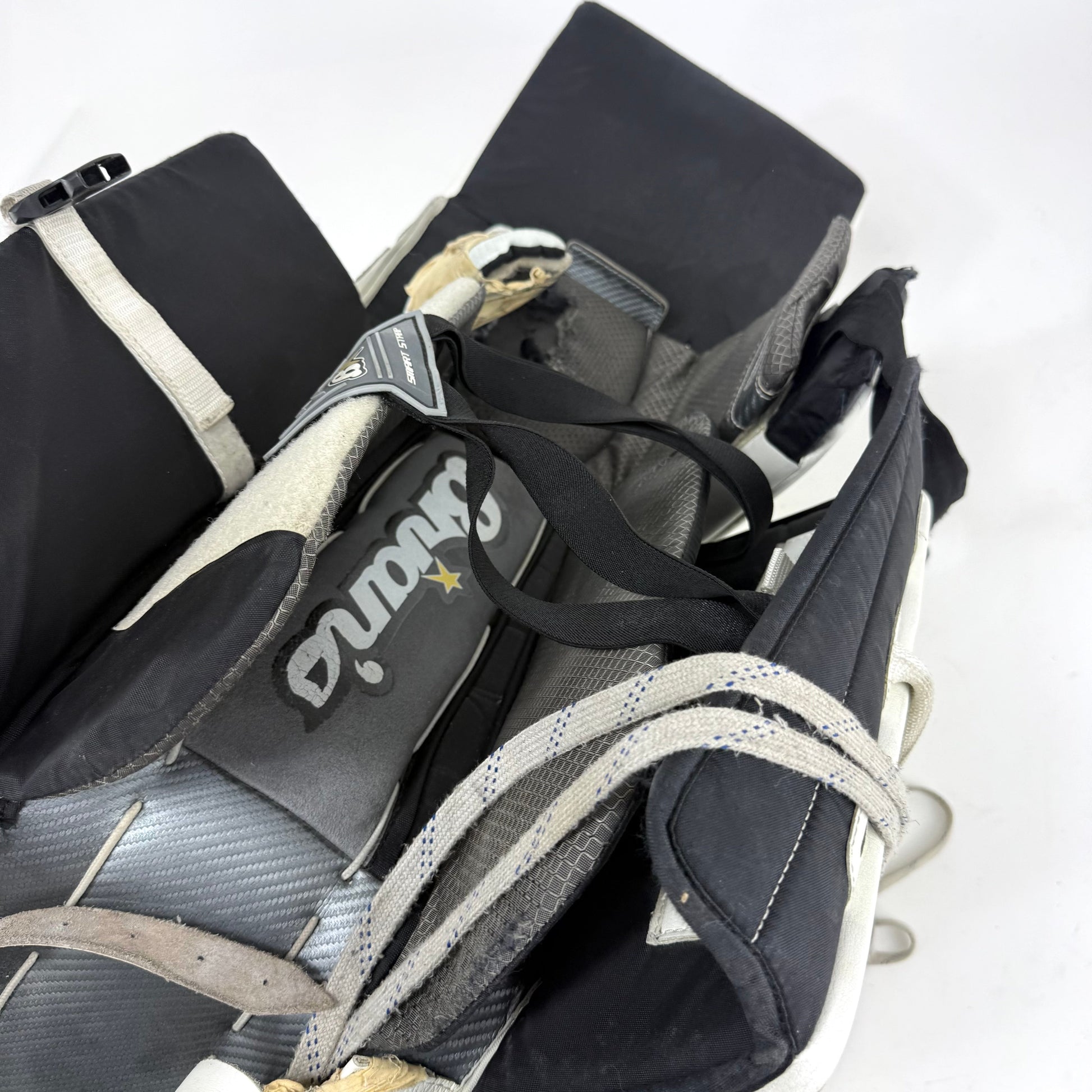 Used White Brian's Gnetik Goalie Pads | 35 +1" - Top Flight Hockey