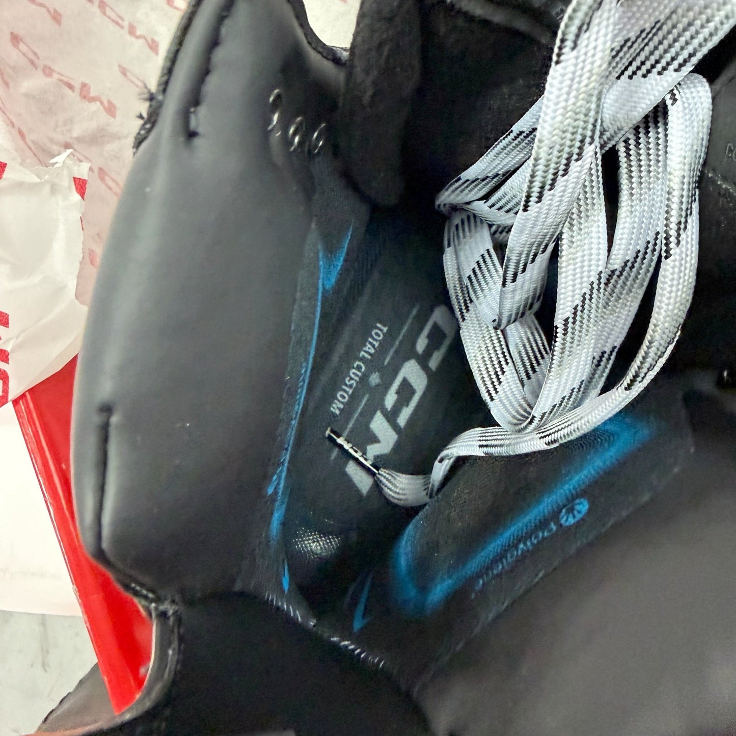 Brand New Total Custom CCM Jetspeed FT8 Pro Skates - Size 6 - Regular