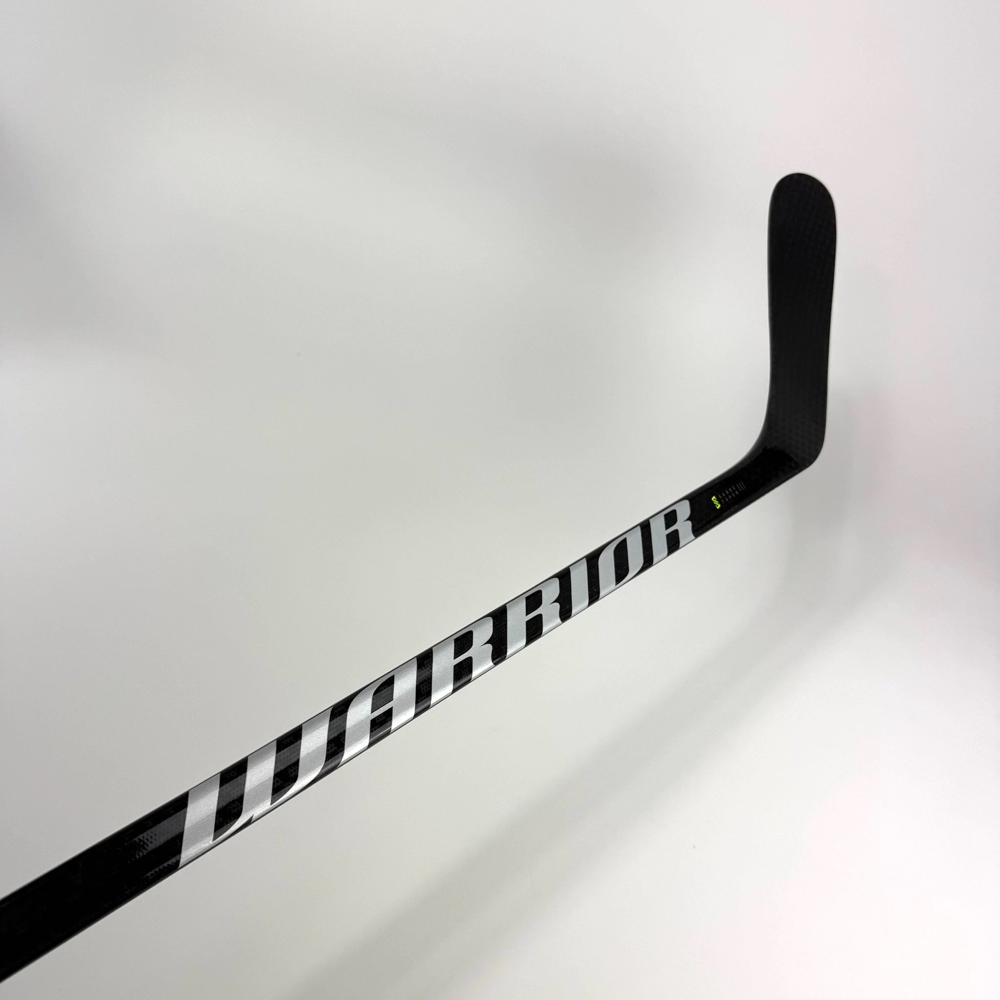 New Left Warrior Alpha LX2 | 75 Flex W90 Curve Grip | R536 - Top Flight Hockey