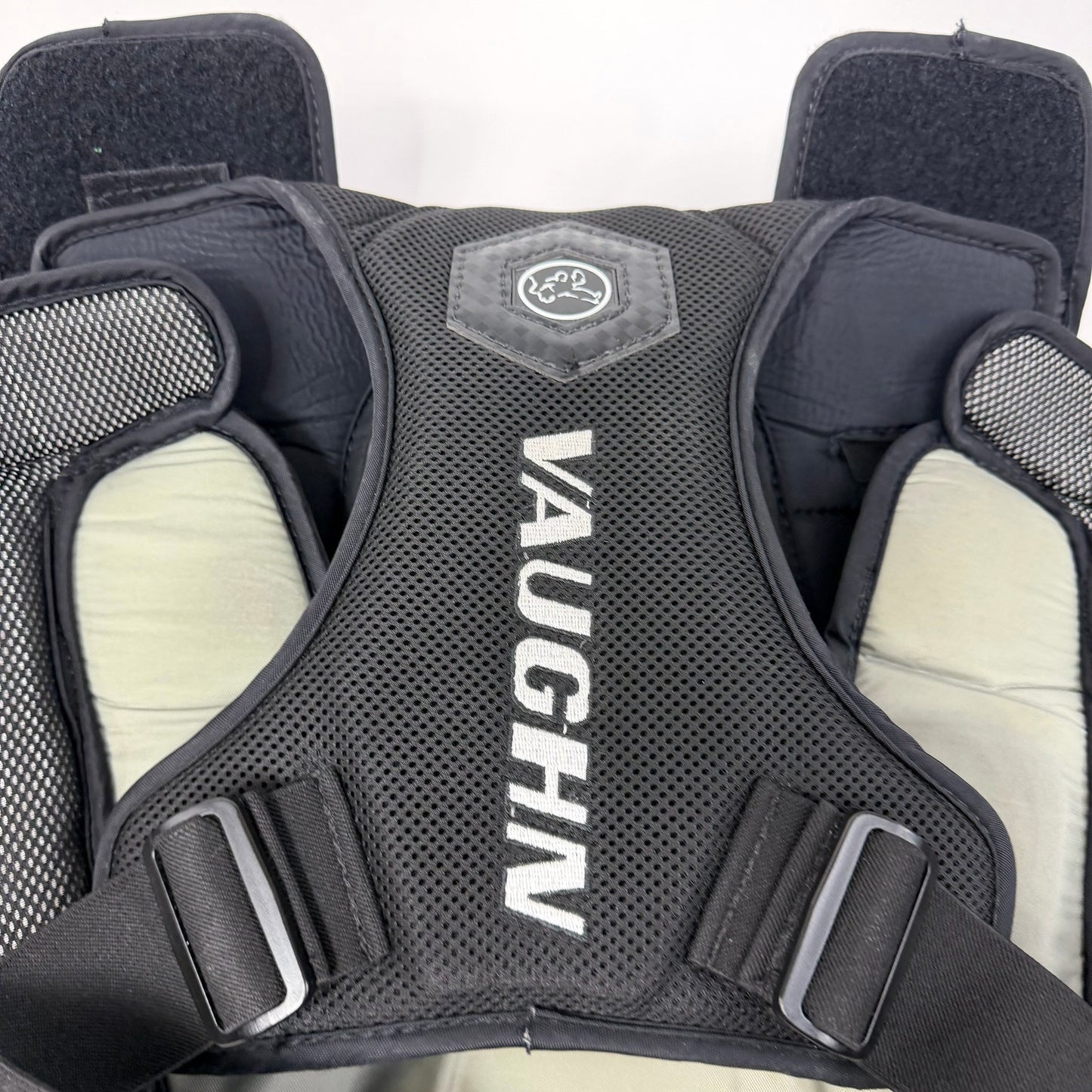 Used Vaughn V9 Pro Carbon Goalie Chest Protector | Senior Medium | AB536