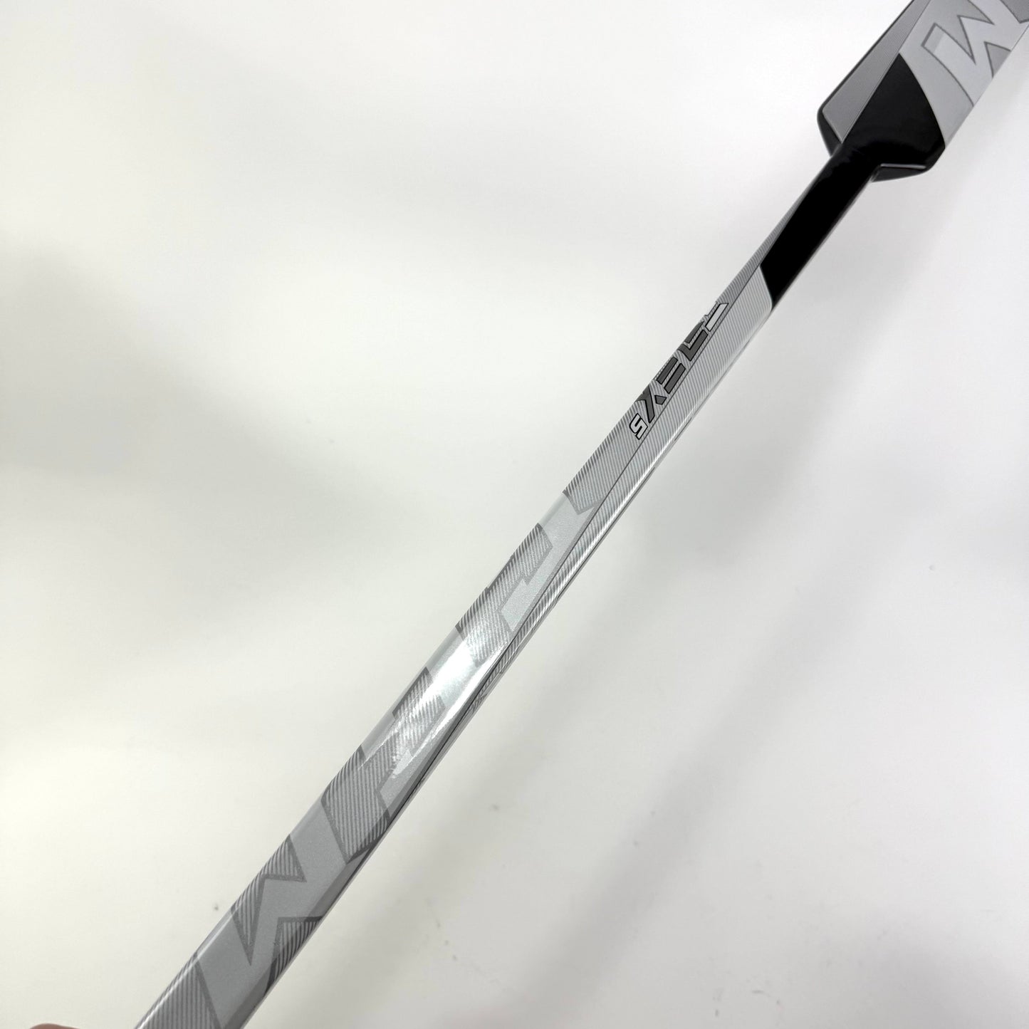 Brand New FULL RIGHT Black, White and Grey CCM Eflex 5 Goalie Stick - P4 Curve | 25" Paddle