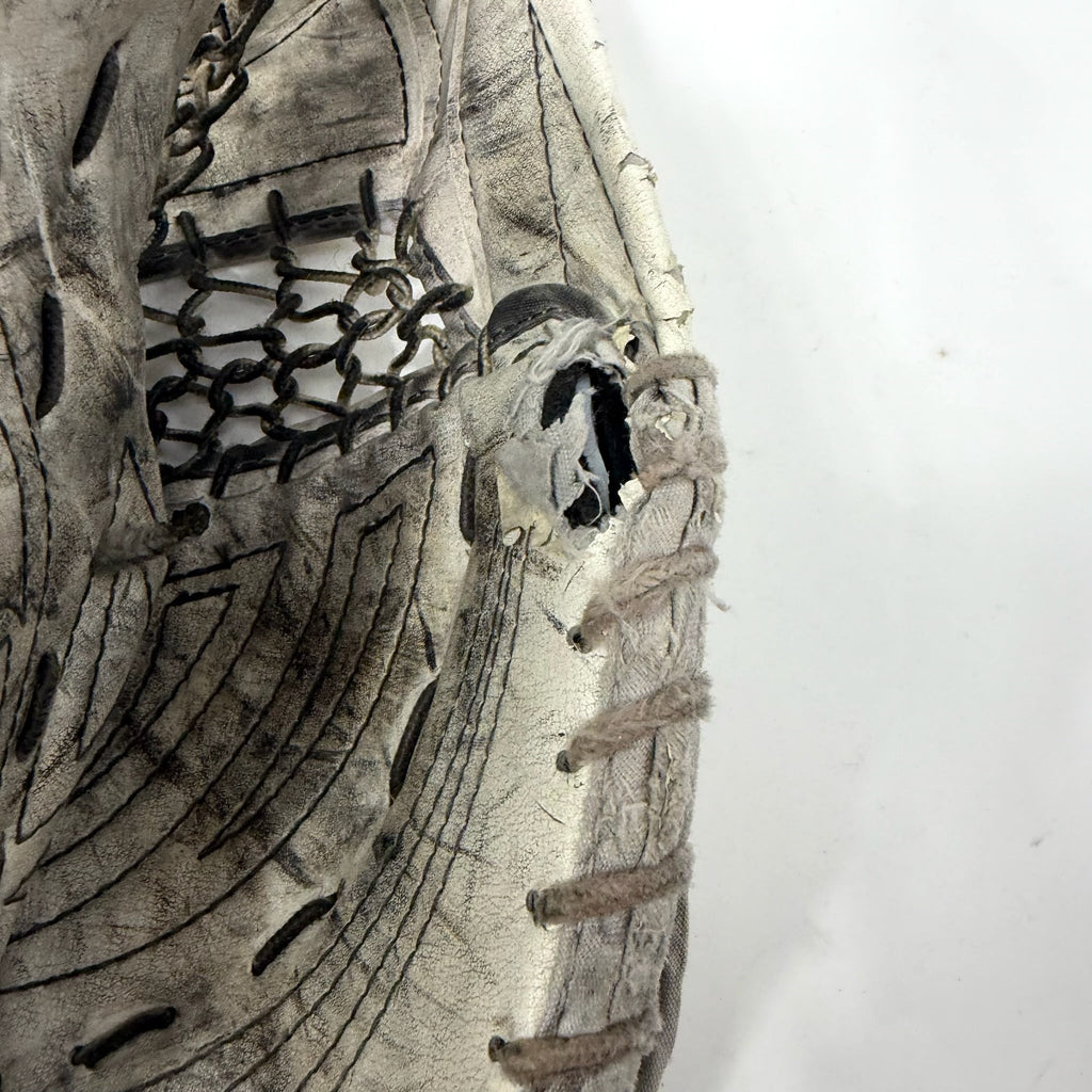 Used Regular White Reebok L7 Goalie Glove | Senior | AB533 - Top Flight Hockey