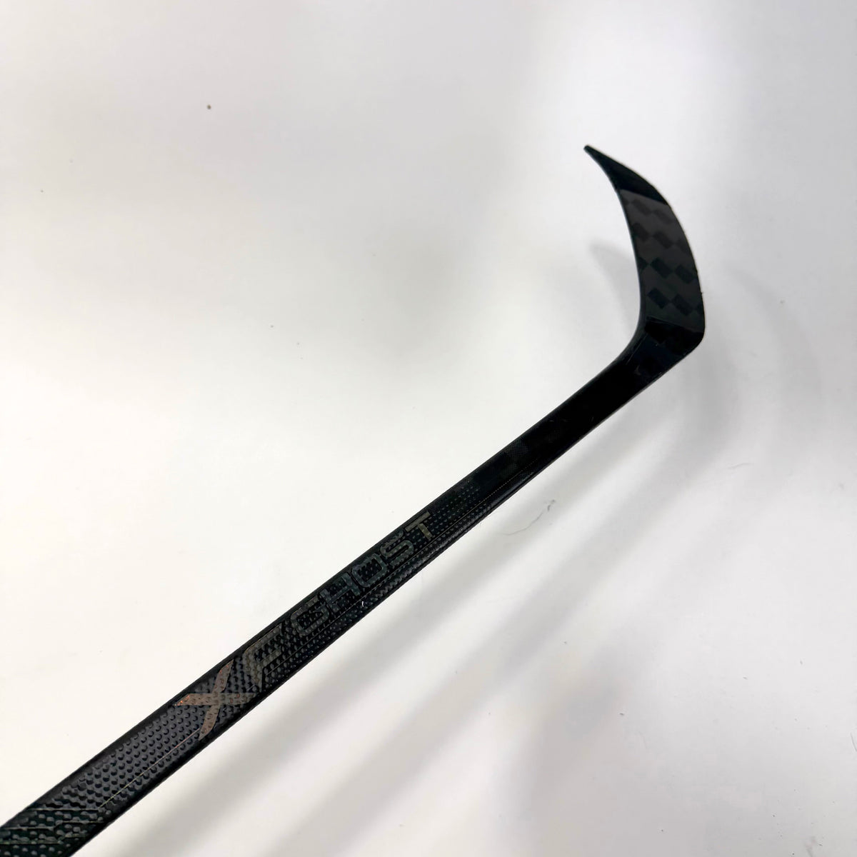 Used Right CCM Tacks XF Ghost | 75 Flex P28M Curve Grip | AB186 - Top Flight Hockey