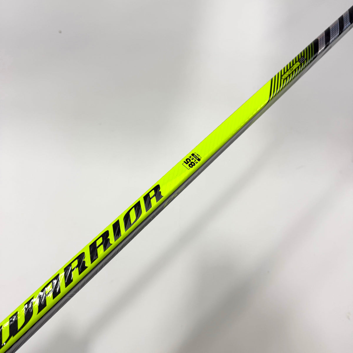 New Right Warrior Alpha LX2 Pro | 85 Flex P28 Curve Grip | AB338 - Top Flight Hockey